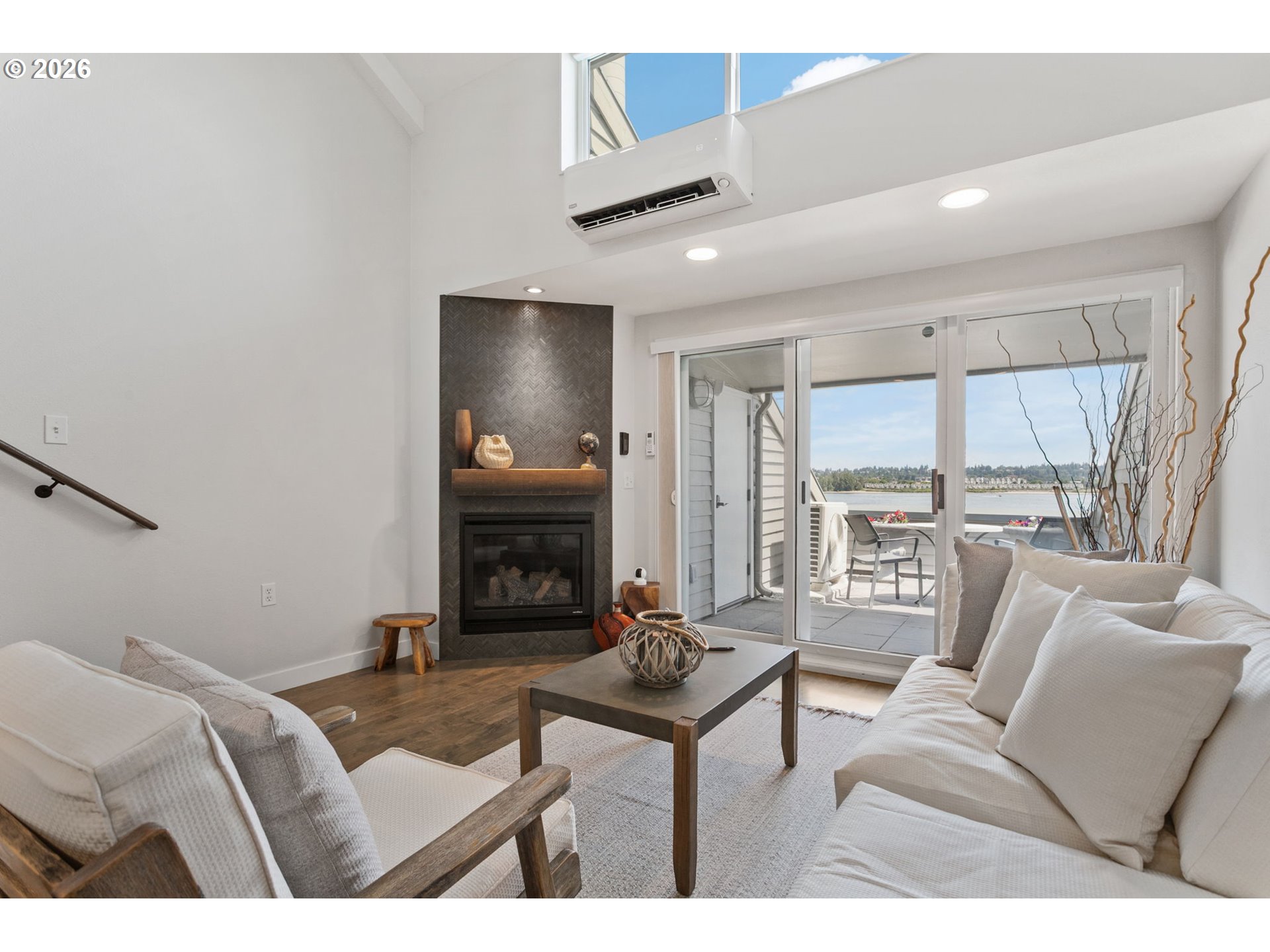 118 N HAYDEN BAY DR