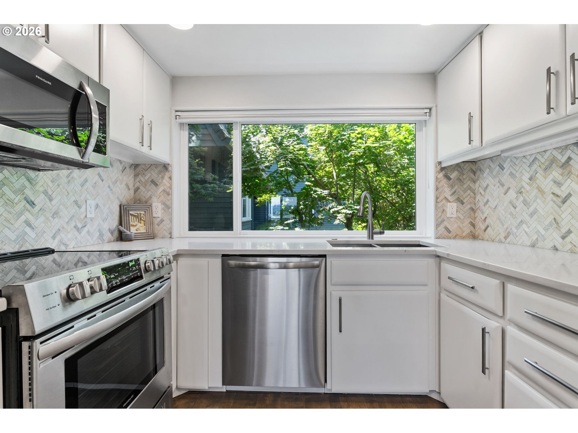 118 N HAYDEN BAY DR