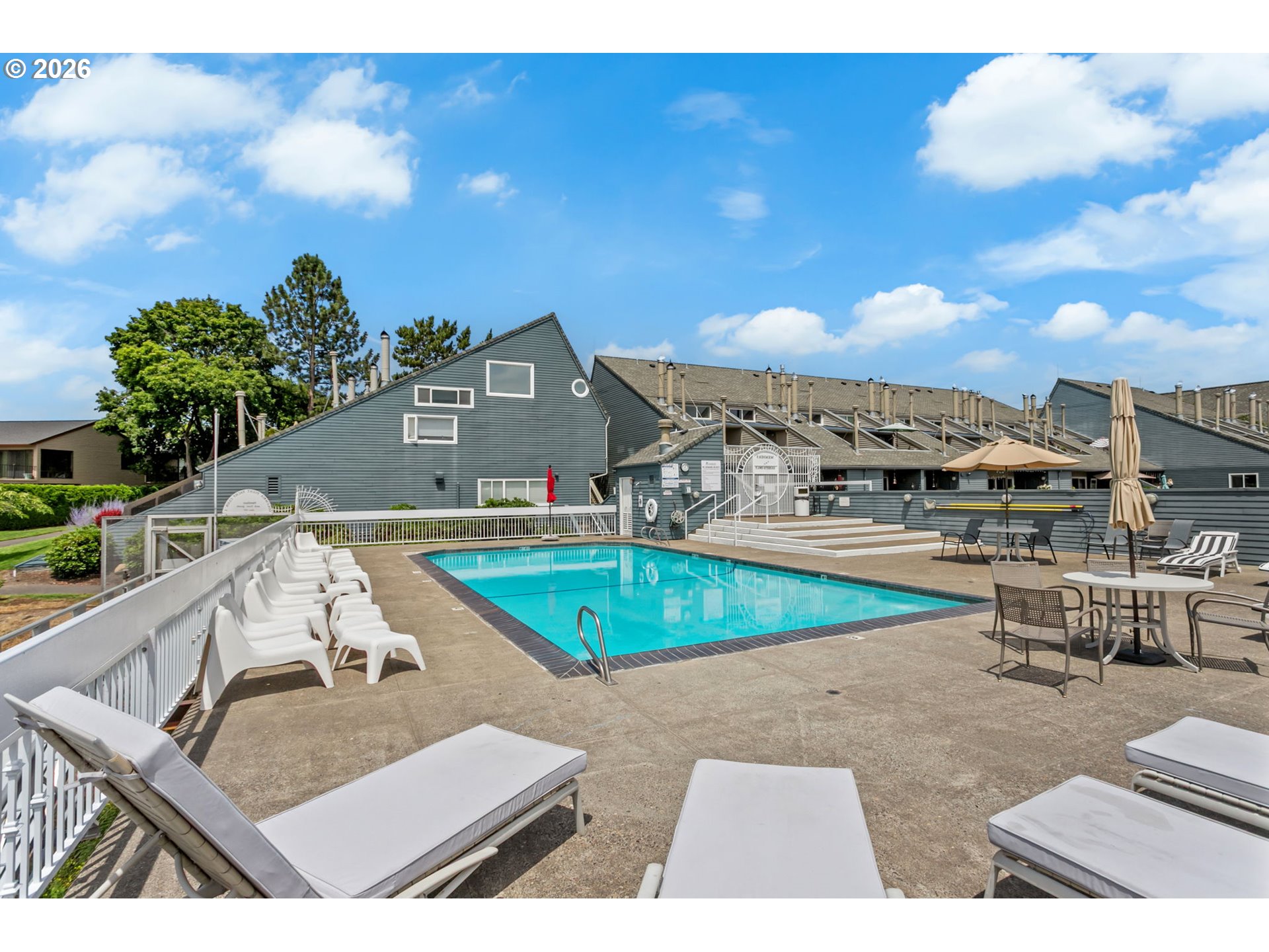 118 N HAYDEN BAY DR
