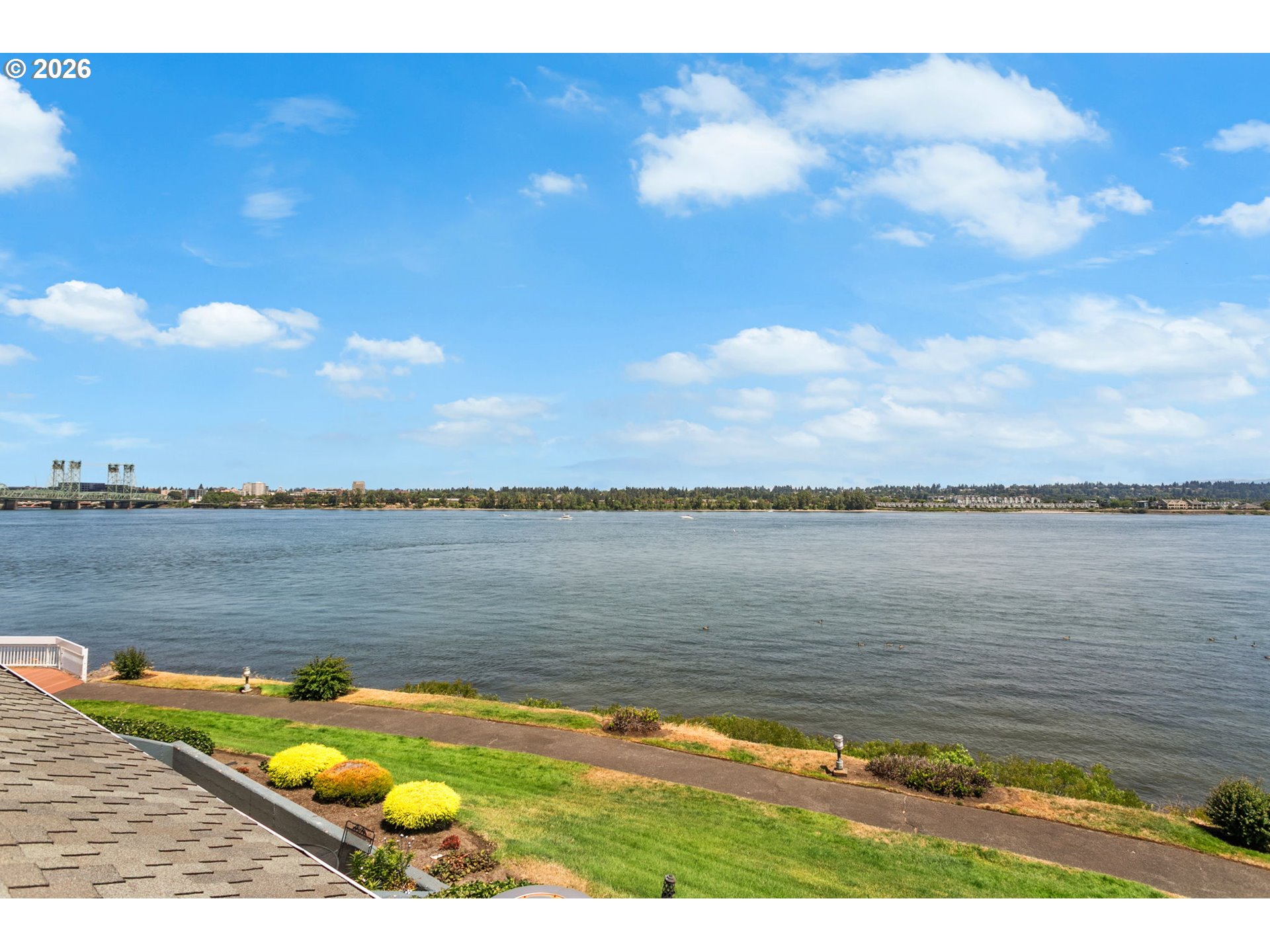 118 N HAYDEN BAY DR