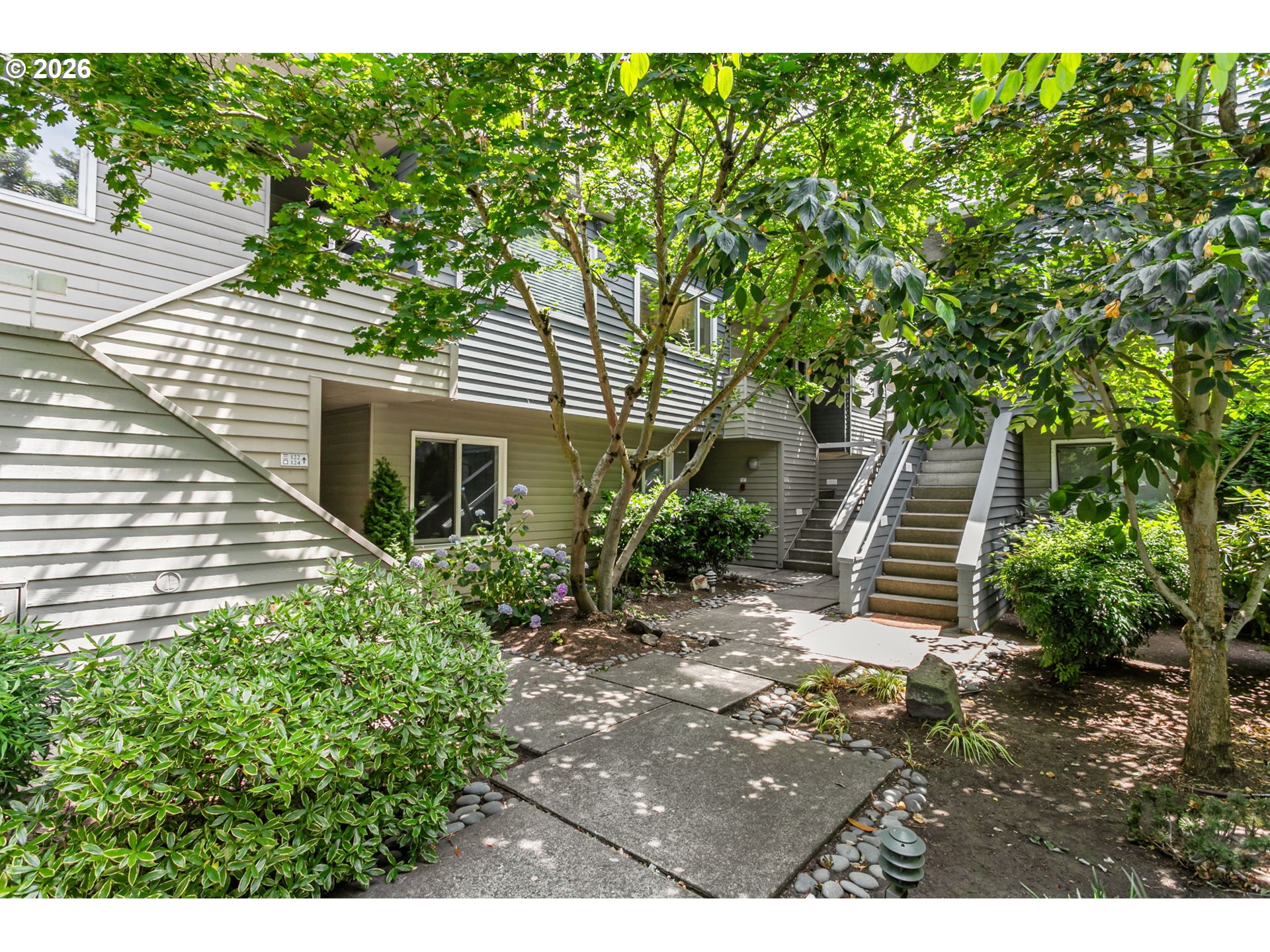 118 N HAYDEN BAY DR