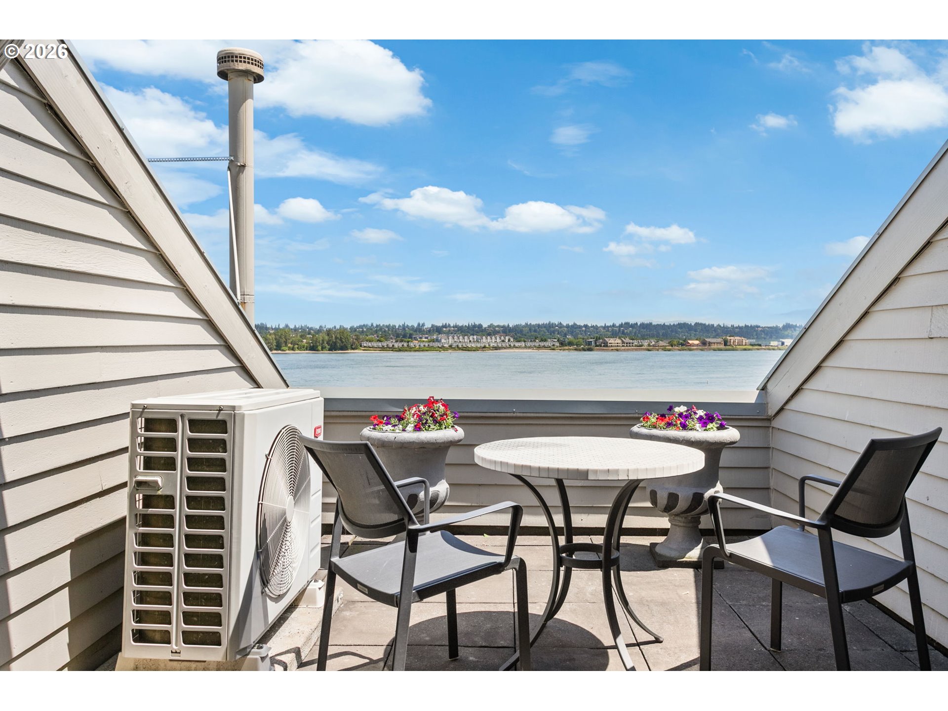 118 N HAYDEN BAY DR