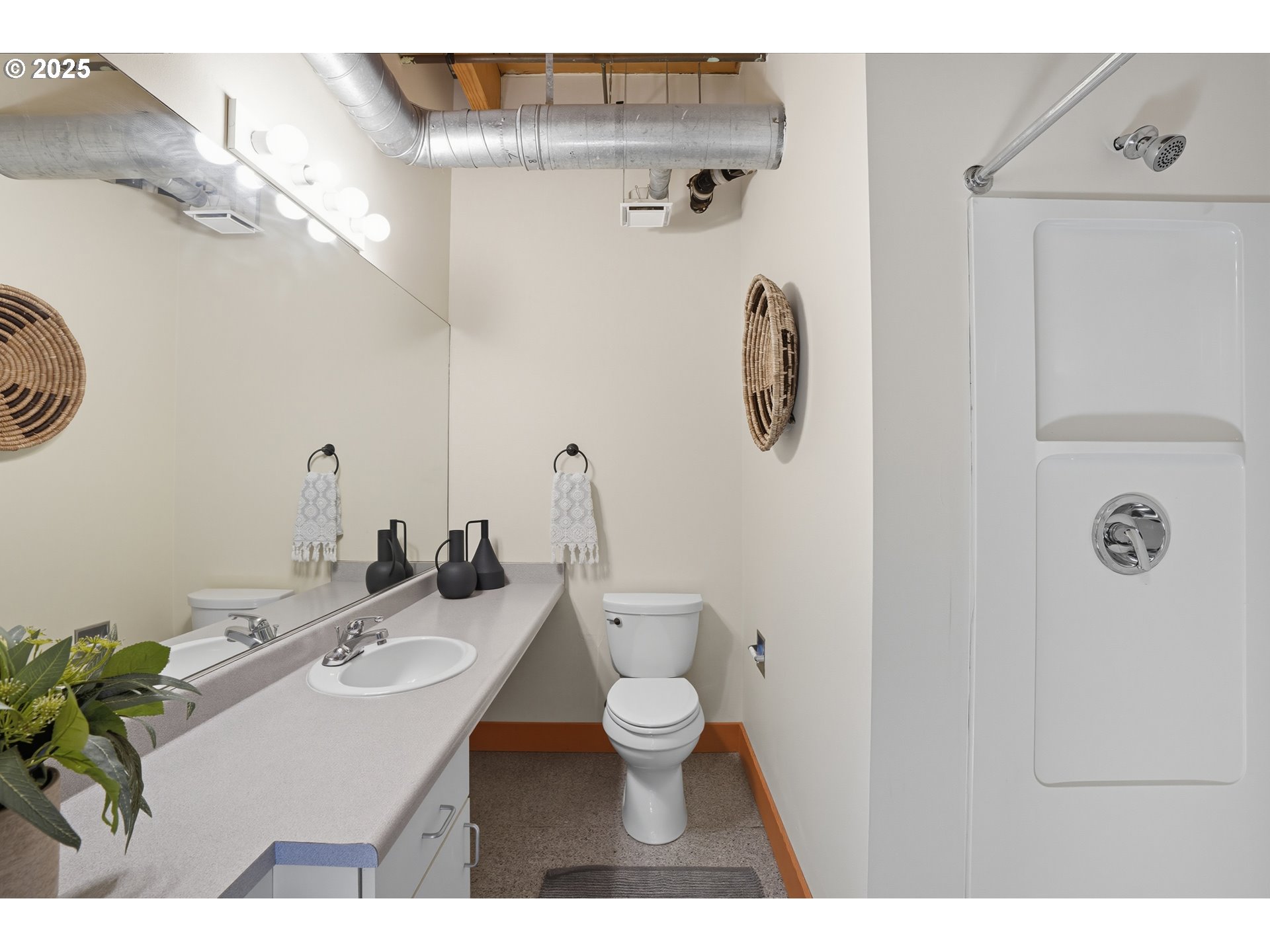 725 NW FLANDERS ST 401