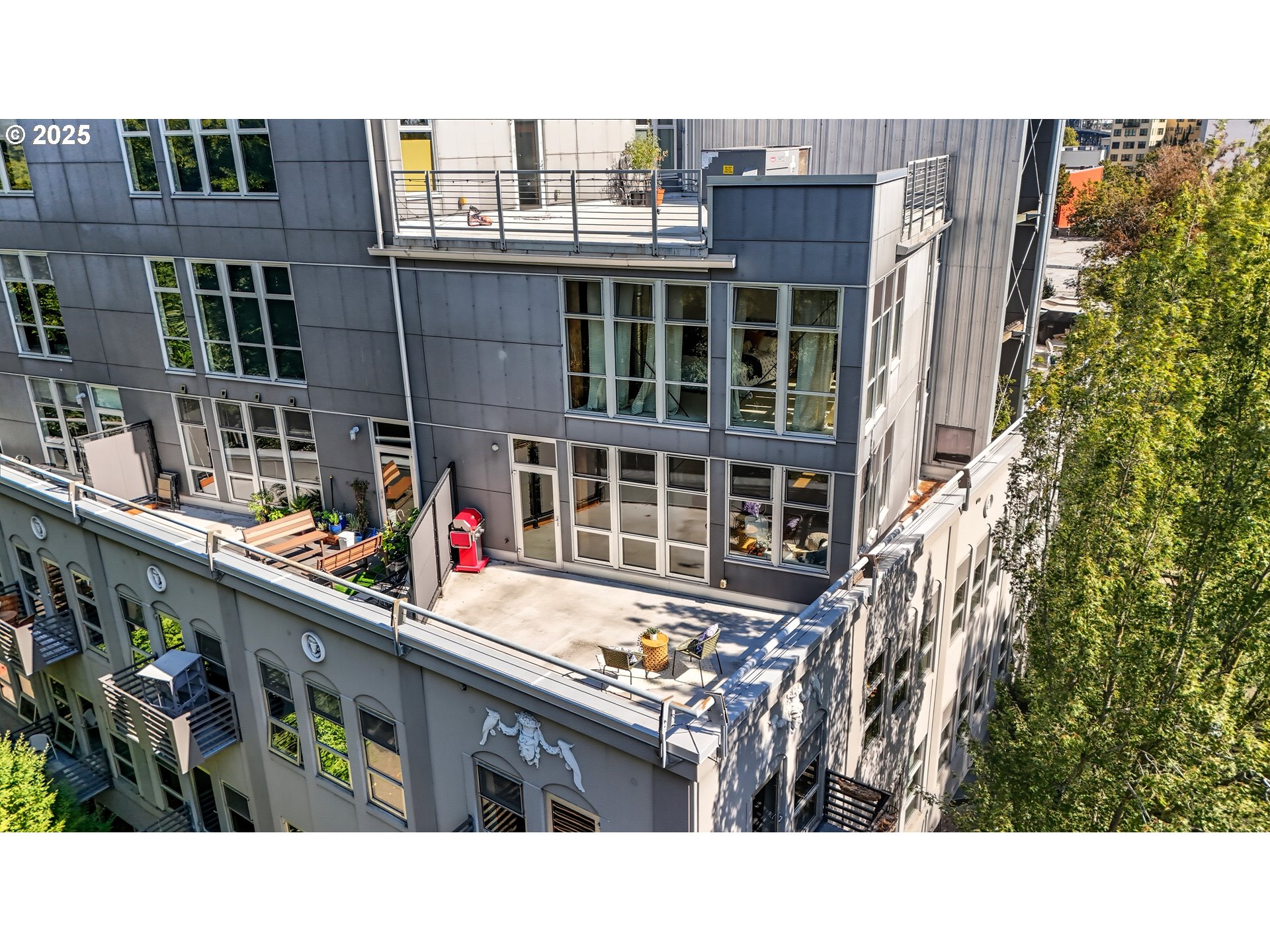 725 NW FLANDERS ST 401