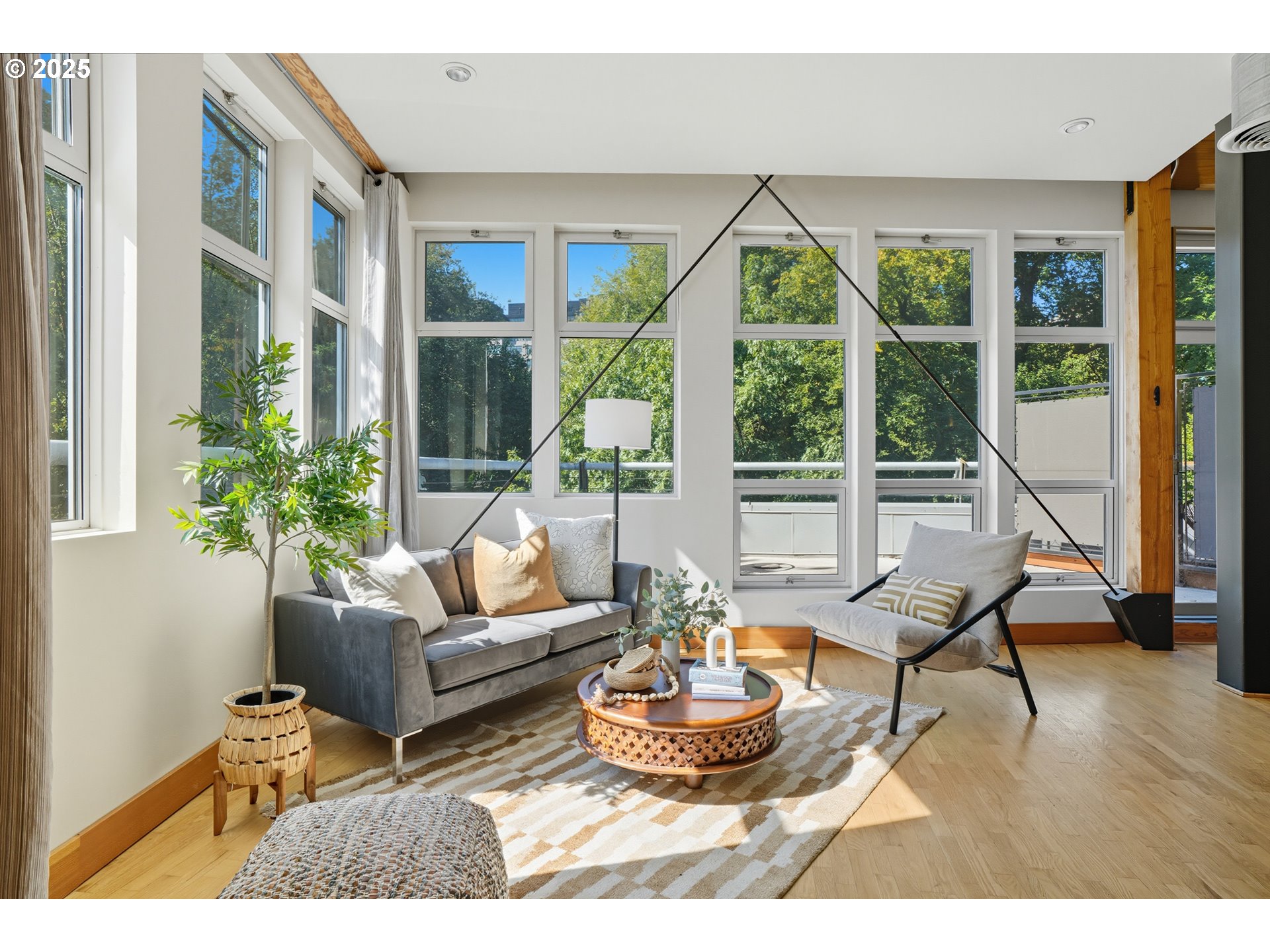 725 NW FLANDERS ST 401