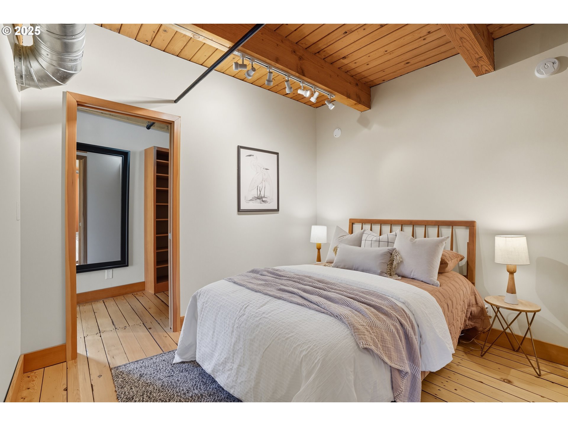 725 NW FLANDERS ST 401