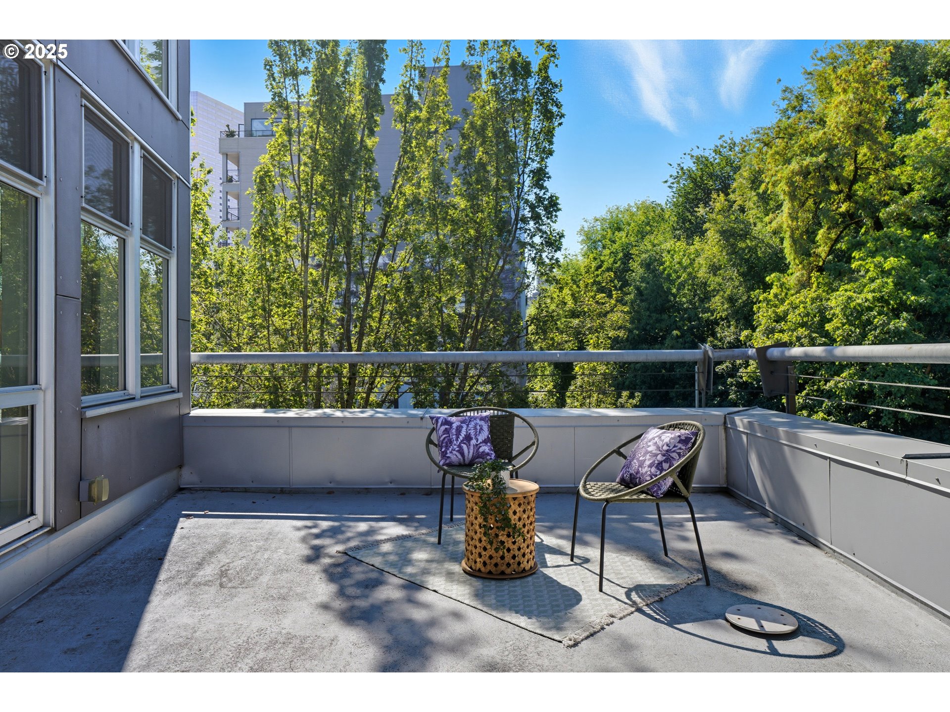 725 NW FLANDERS ST 401