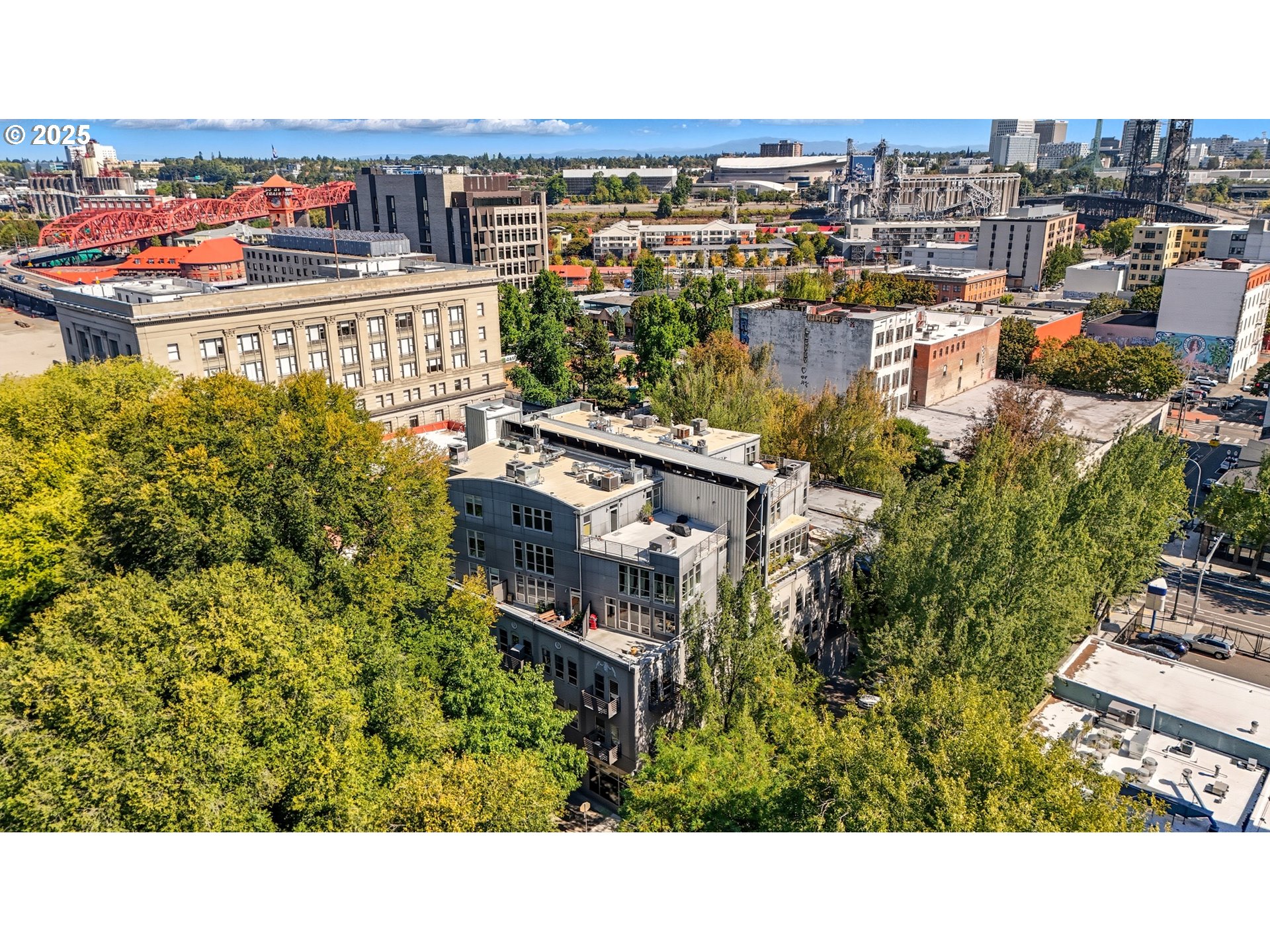 725 NW FLANDERS ST 401