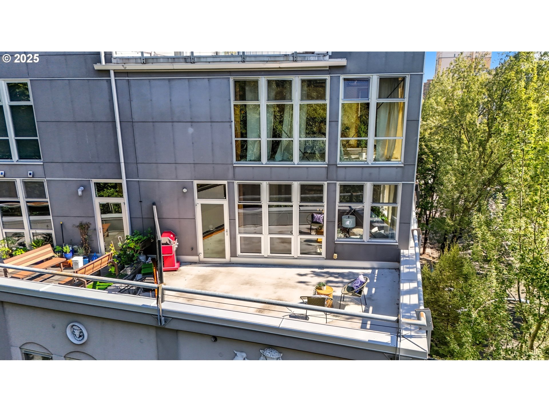 725 NW FLANDERS ST 401