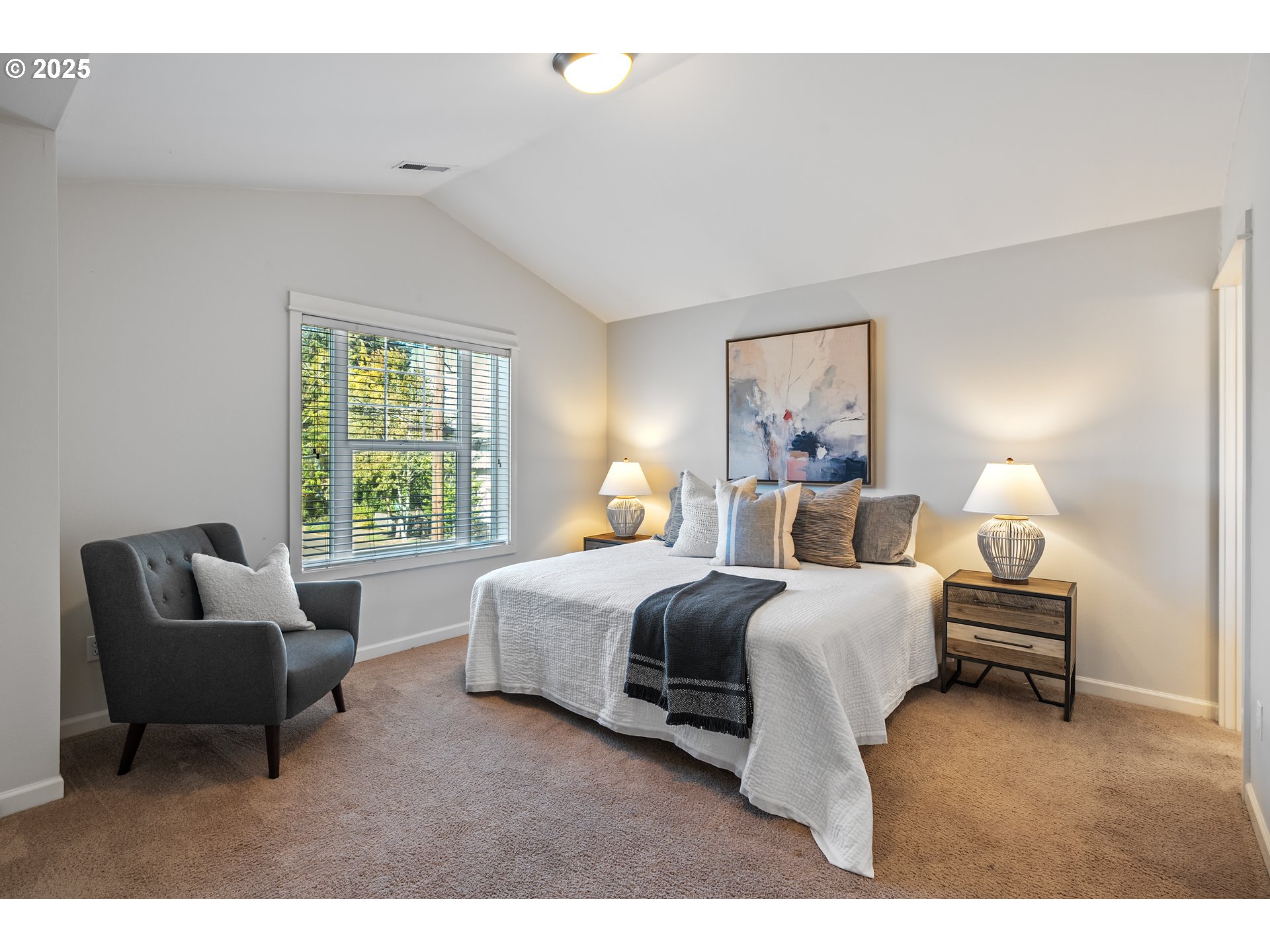 4646 N COMMERCIAL AVE