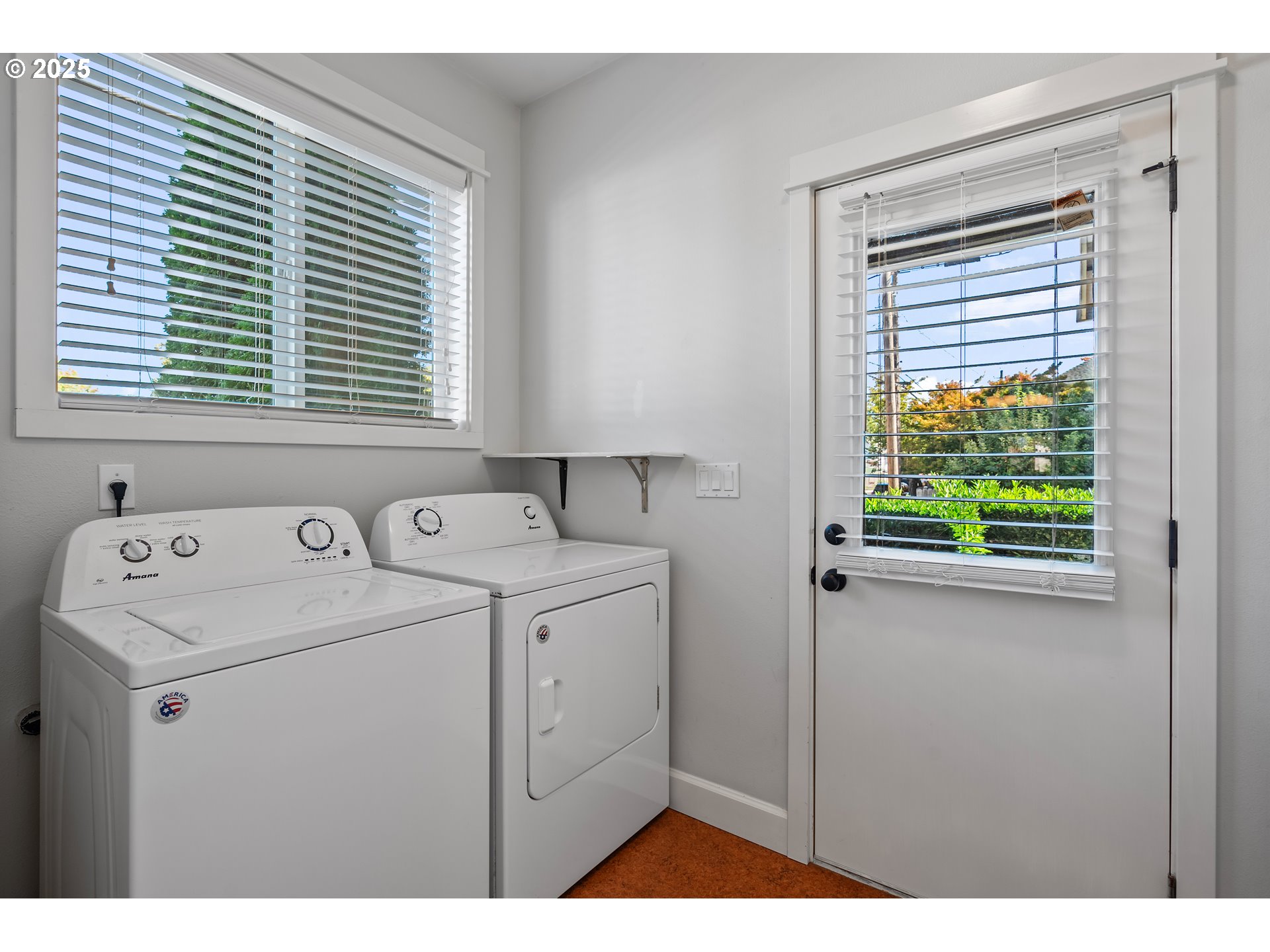 4646 N COMMERCIAL AVE