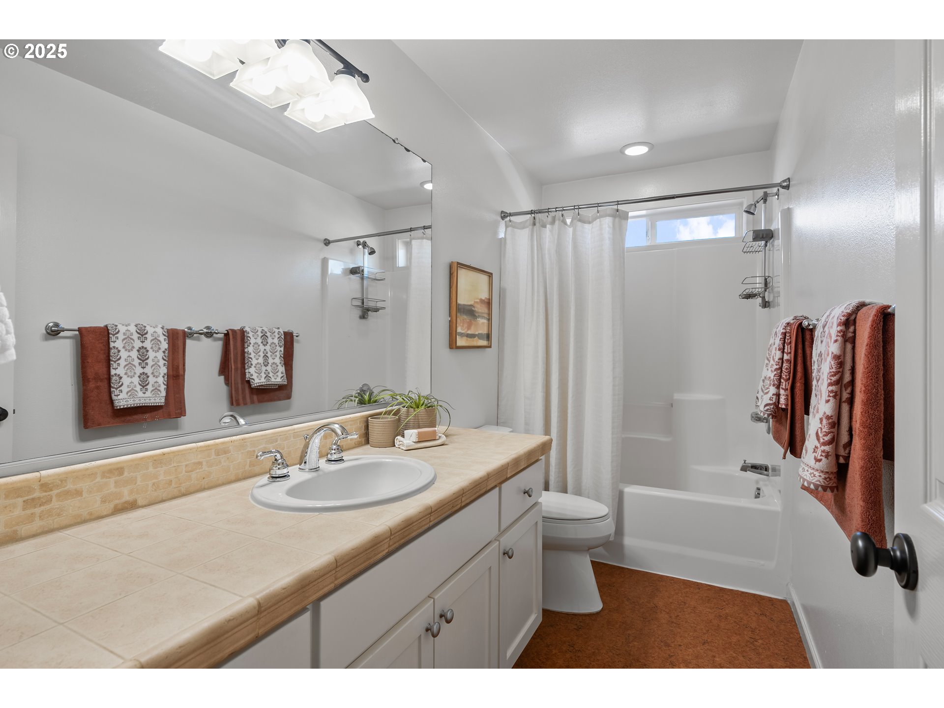 4646 N COMMERCIAL AVE