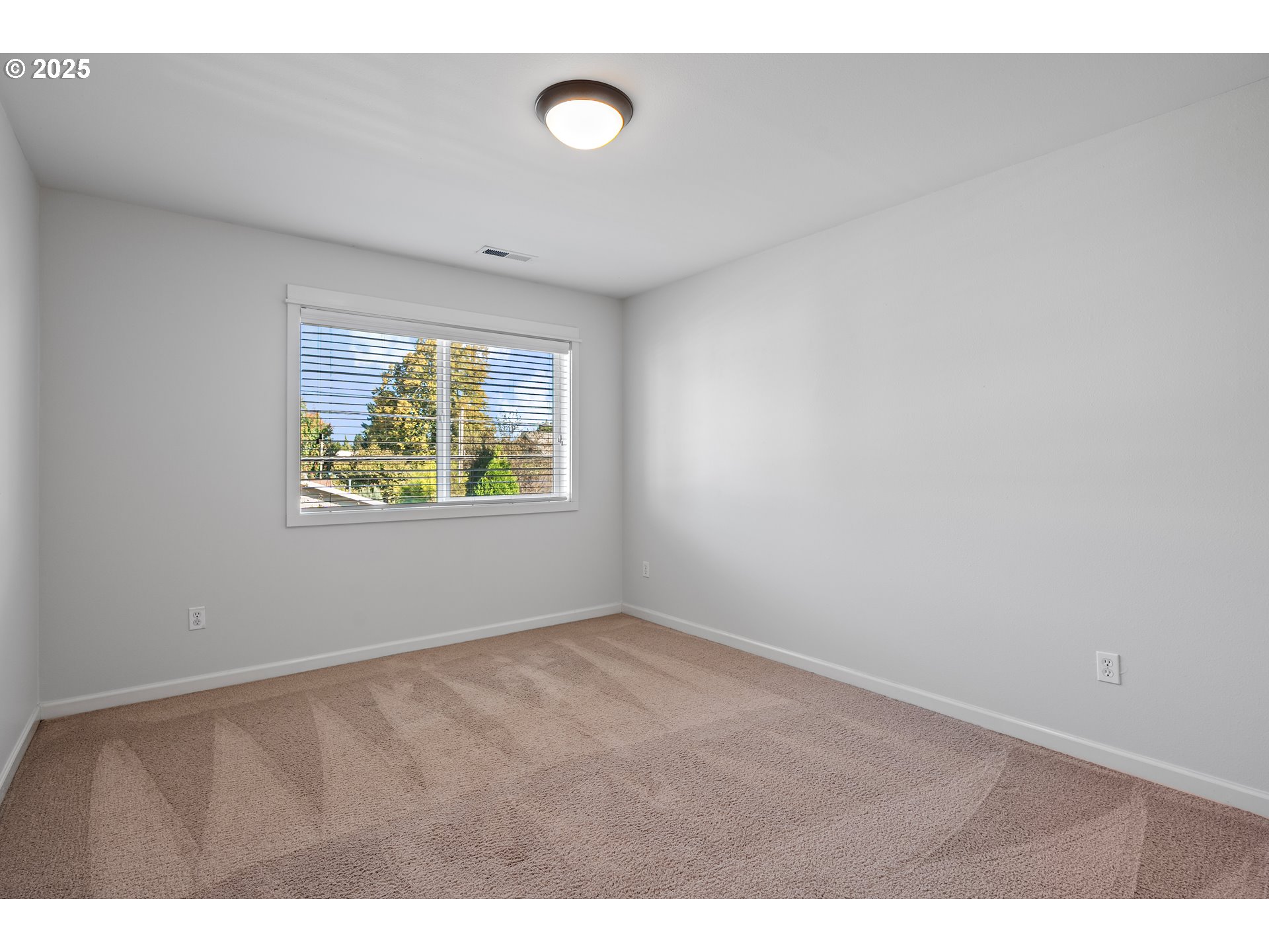 4646 N COMMERCIAL AVE