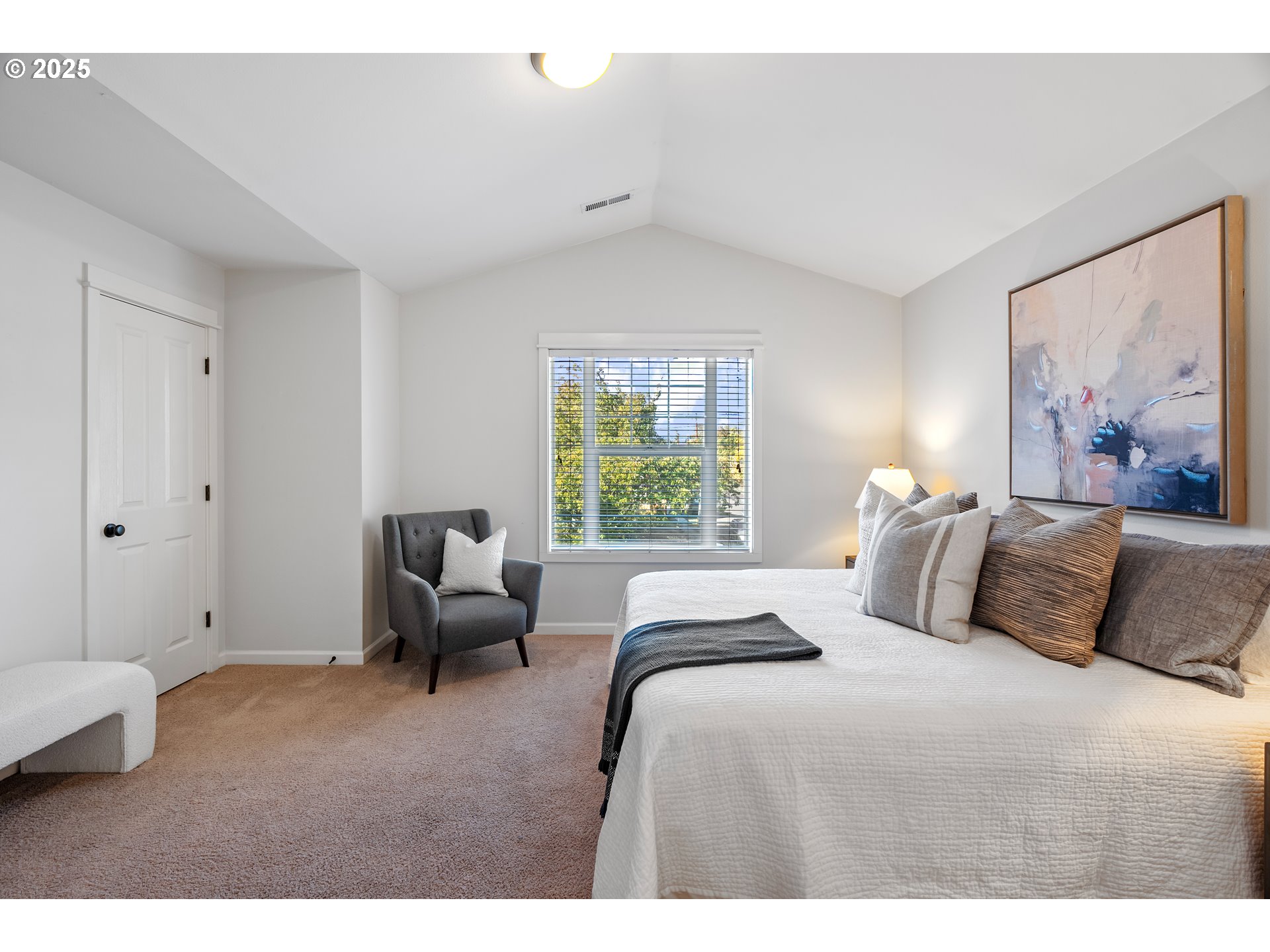 4646 N COMMERCIAL AVE