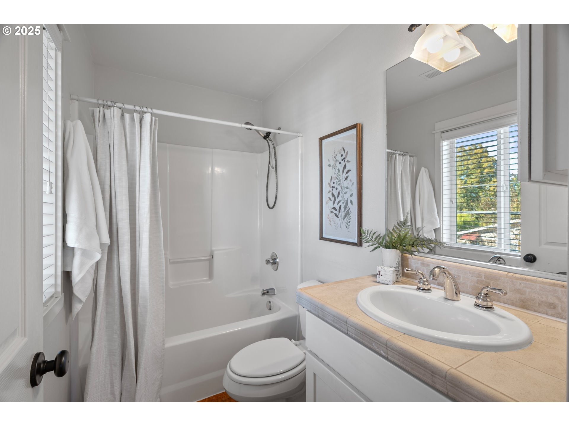 4646 N COMMERCIAL AVE