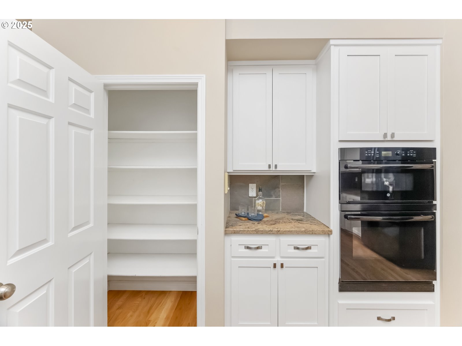 1916 NW RUNNYMEADE CT