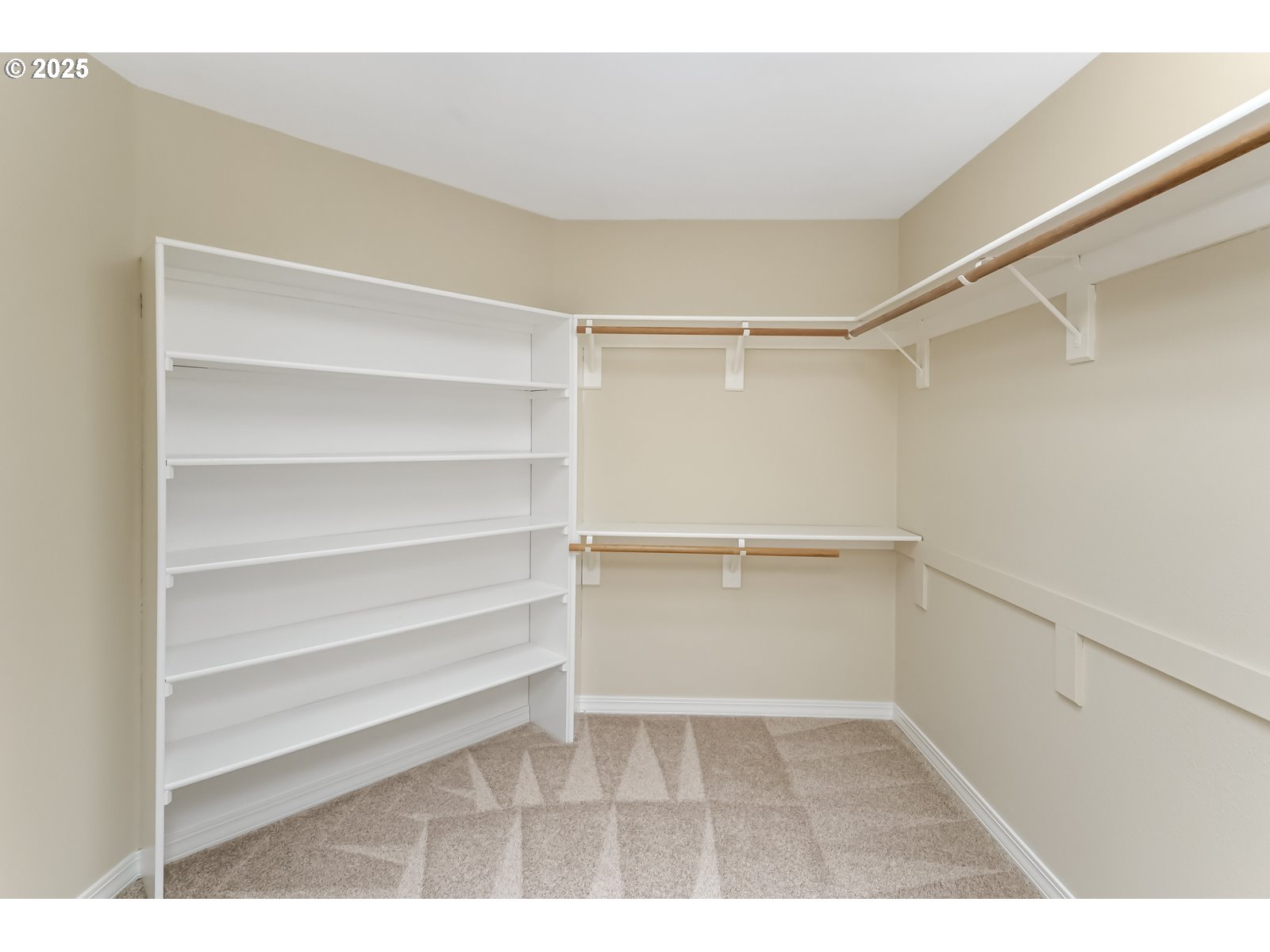 1916 NW RUNNYMEADE CT
