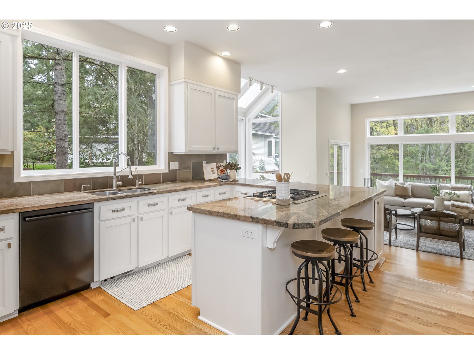 1916 NW RUNNYMEADE CT