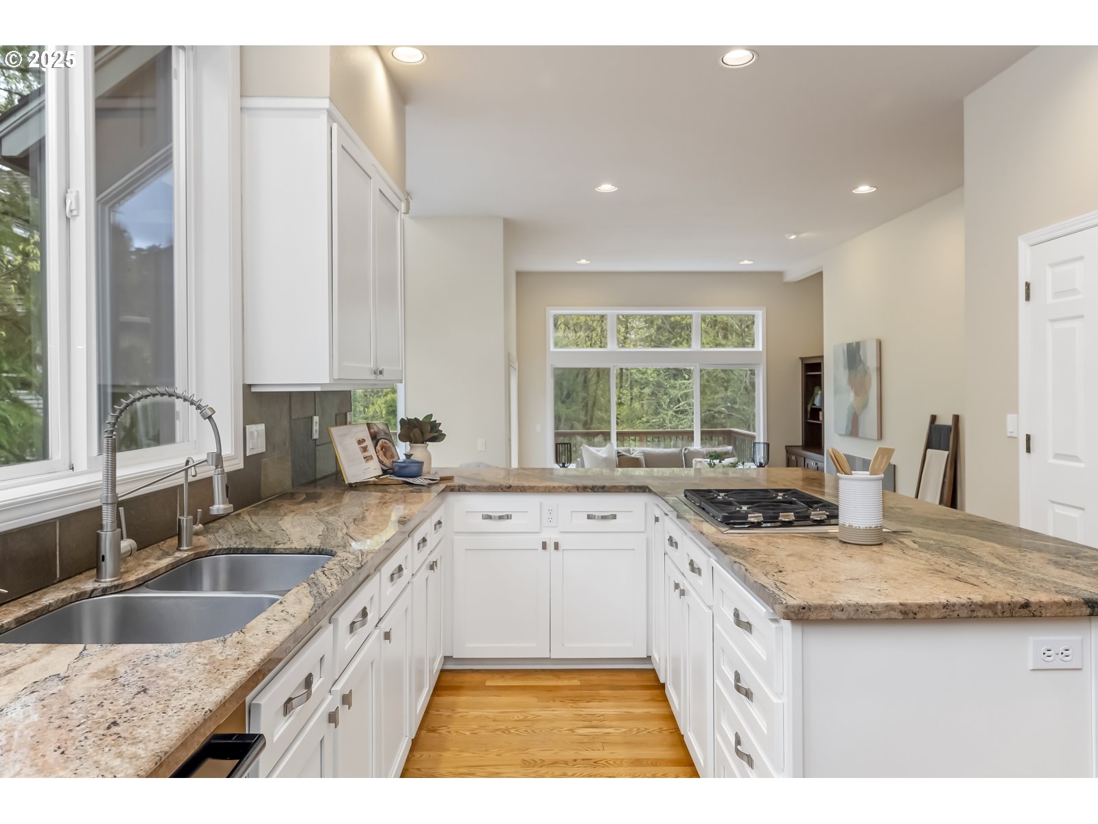 1916 NW RUNNYMEADE CT