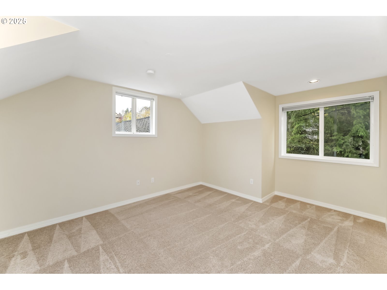 1916 NW RUNNYMEADE CT
