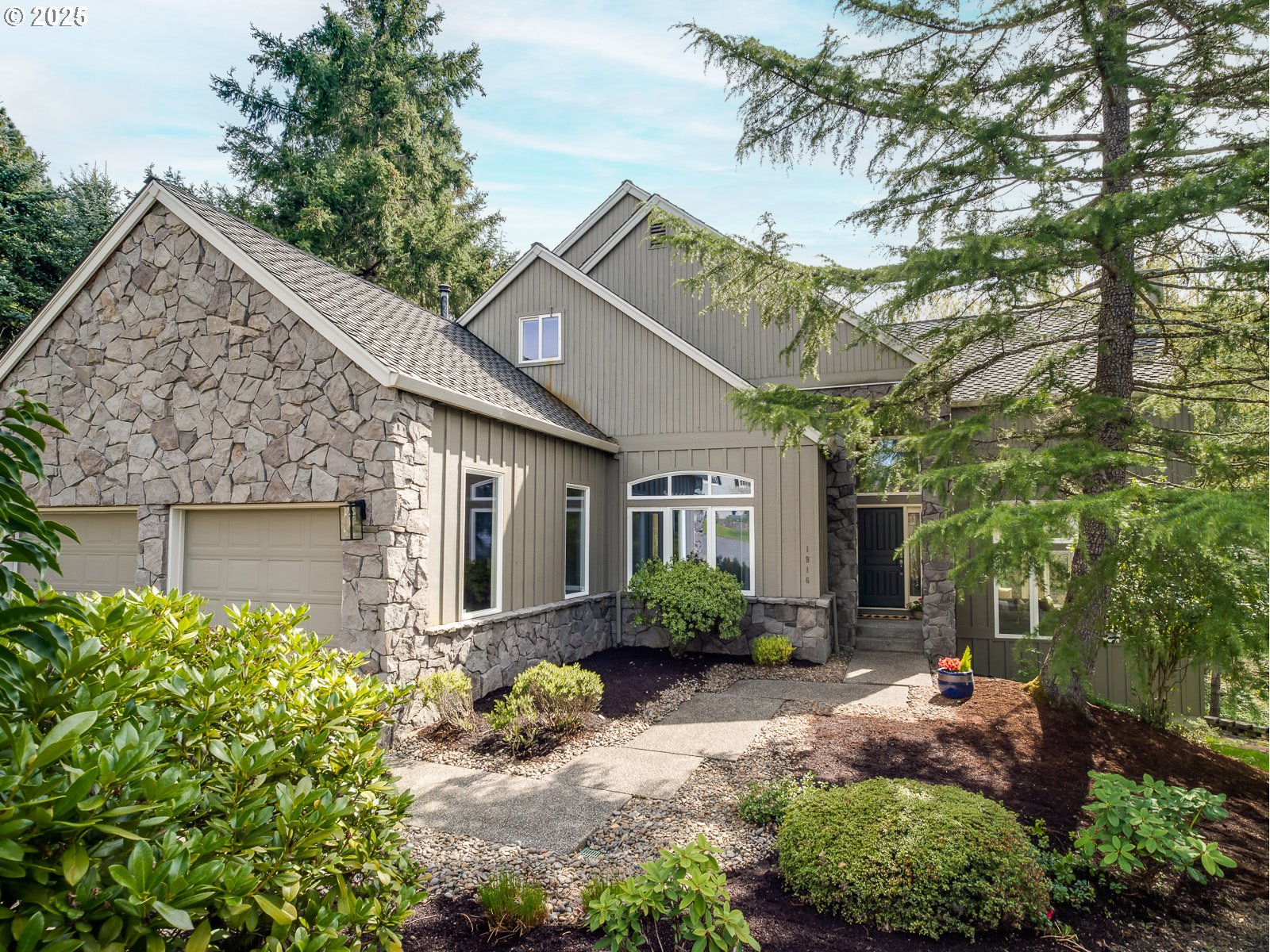 1916 NW RUNNYMEADE CT