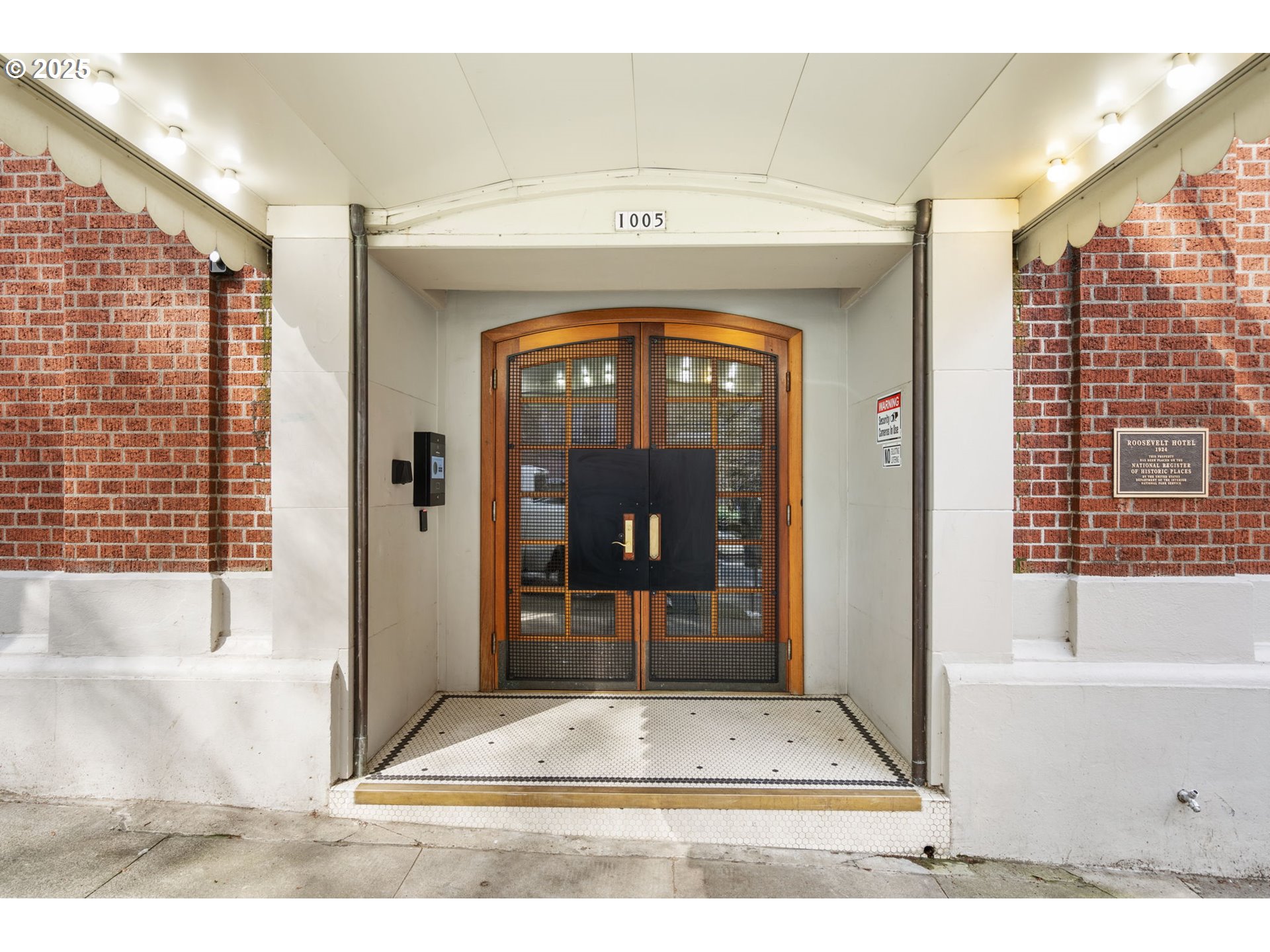 1005 SW PARK AVE 801