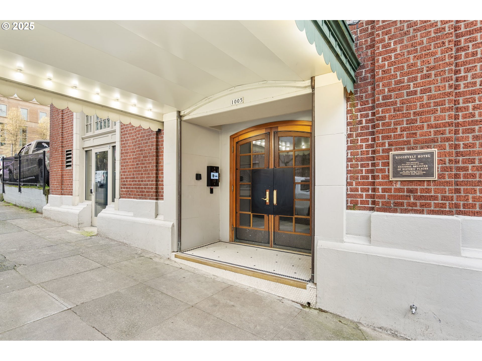 1005 SW PARK AVE 801