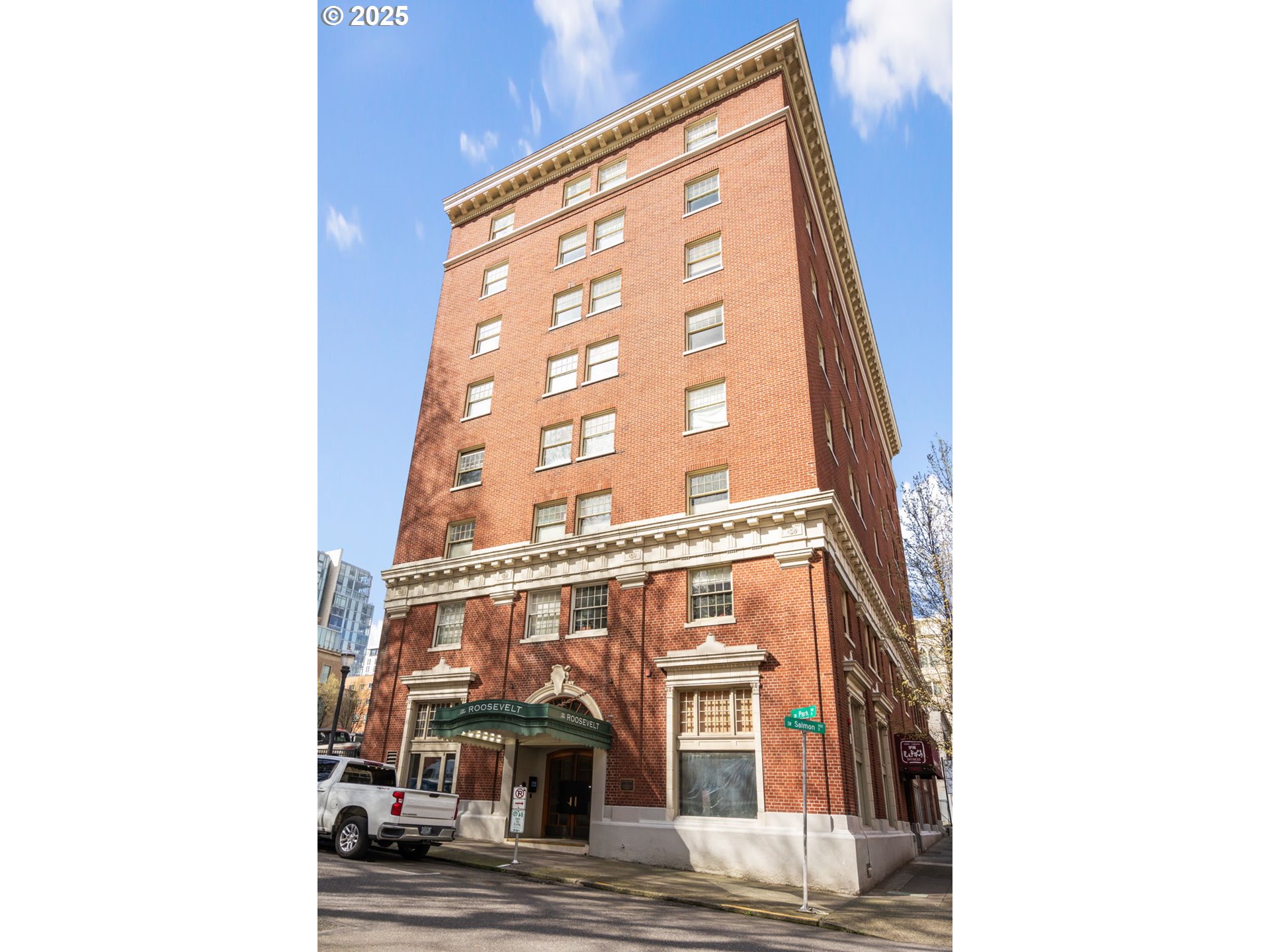 1005 SW PARK AVE 801