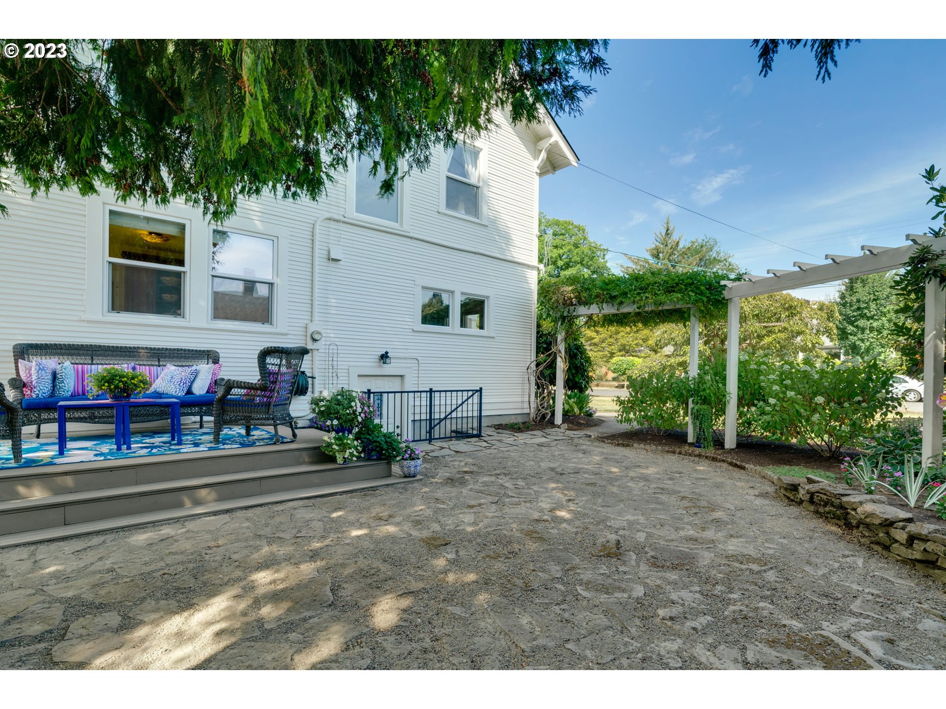 2605 SE 67TH AVE