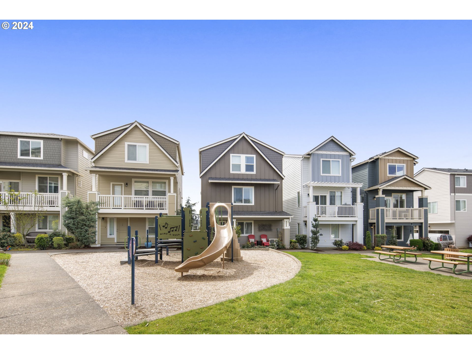 7623 NW BUCKTHORN WAY