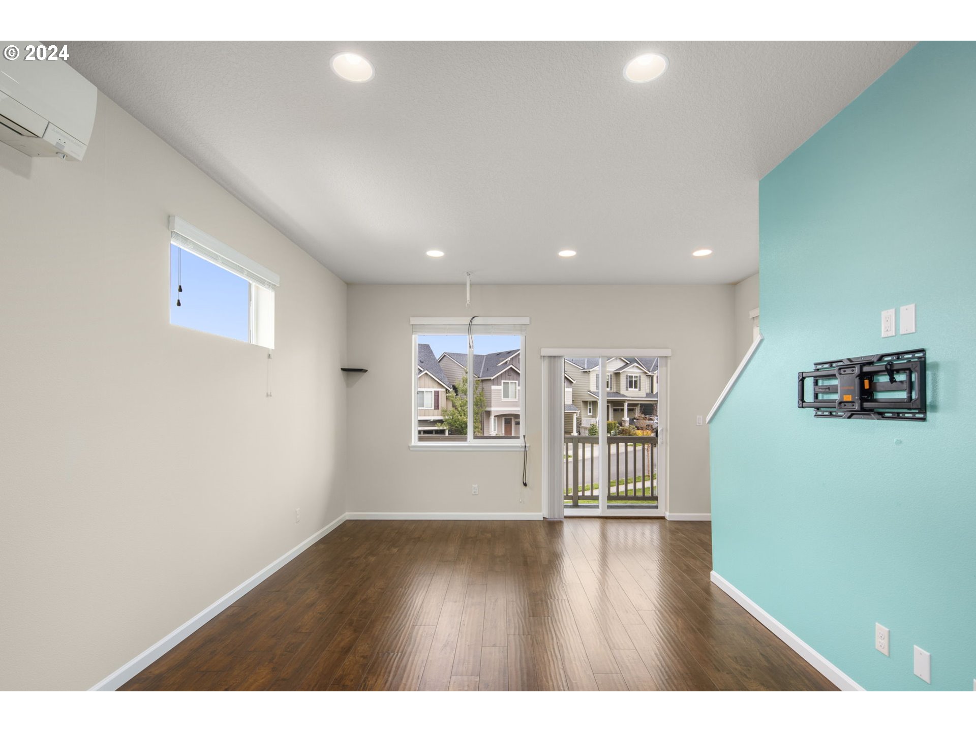 7623 NW BUCKTHORN WAY