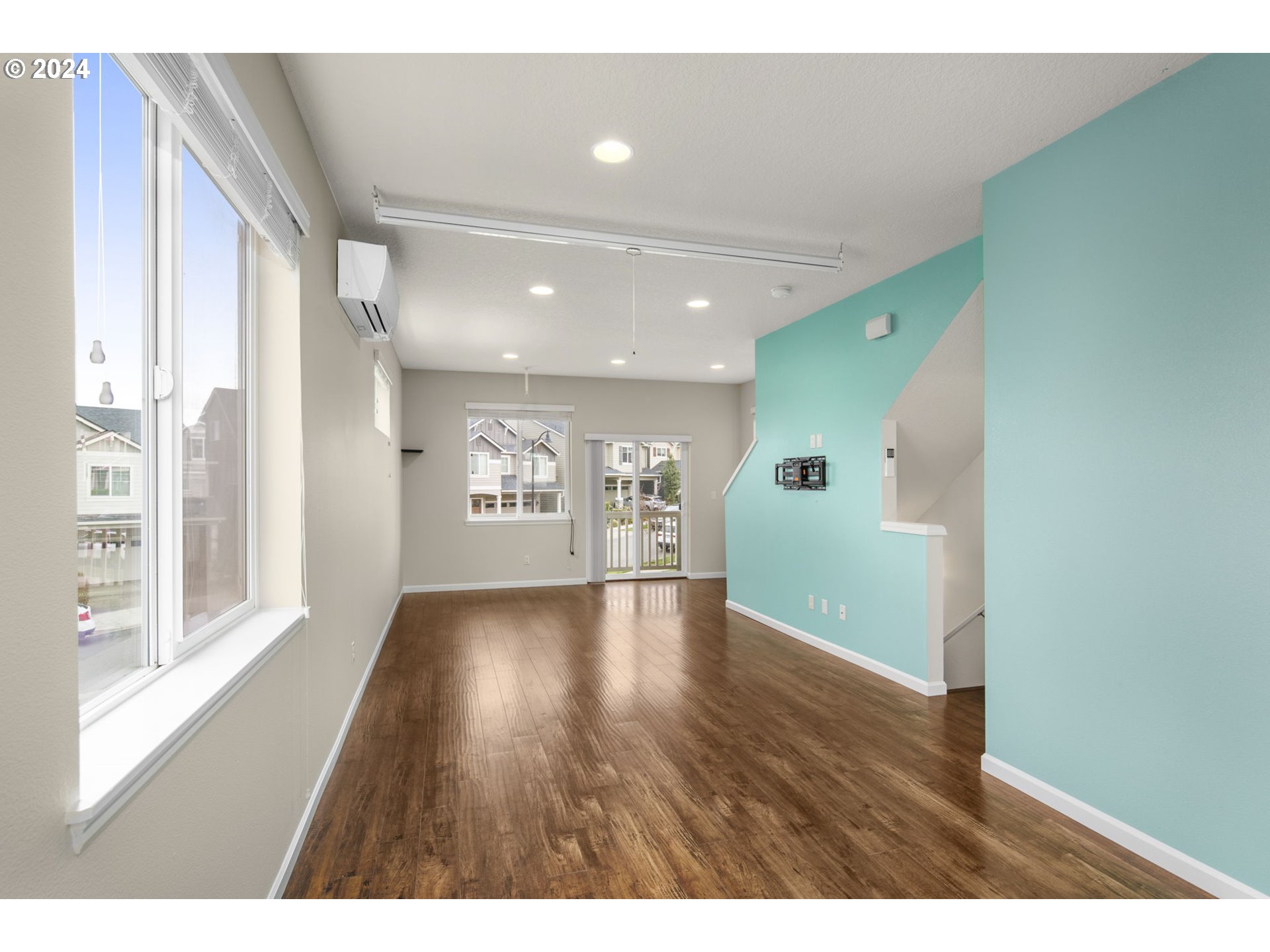 7623 NW BUCKTHORN WAY