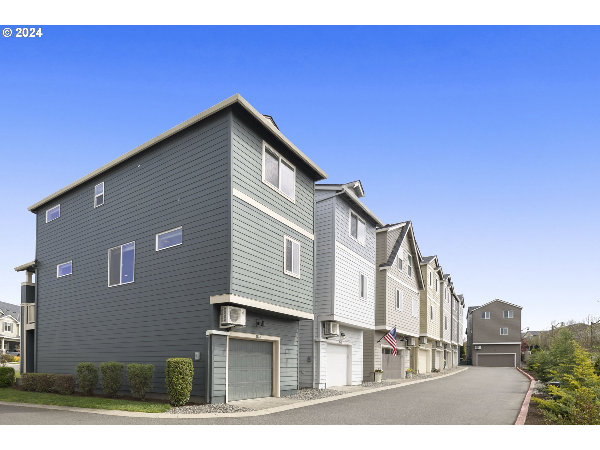 7623 NW BUCKTHORN WAY