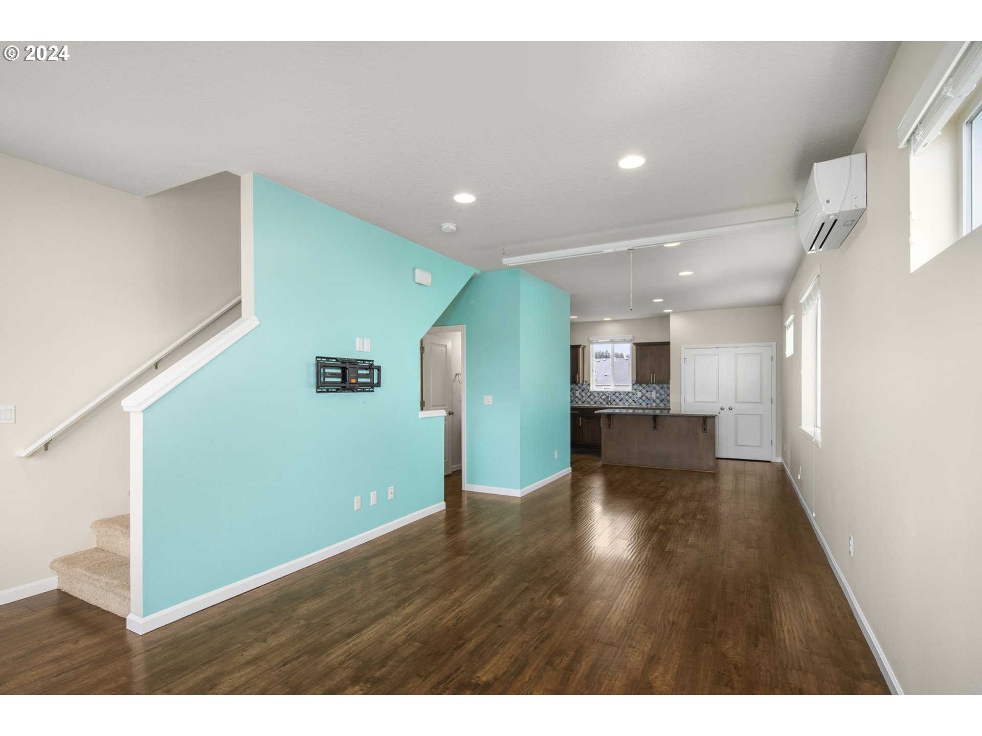 7623 NW BUCKTHORN WAY