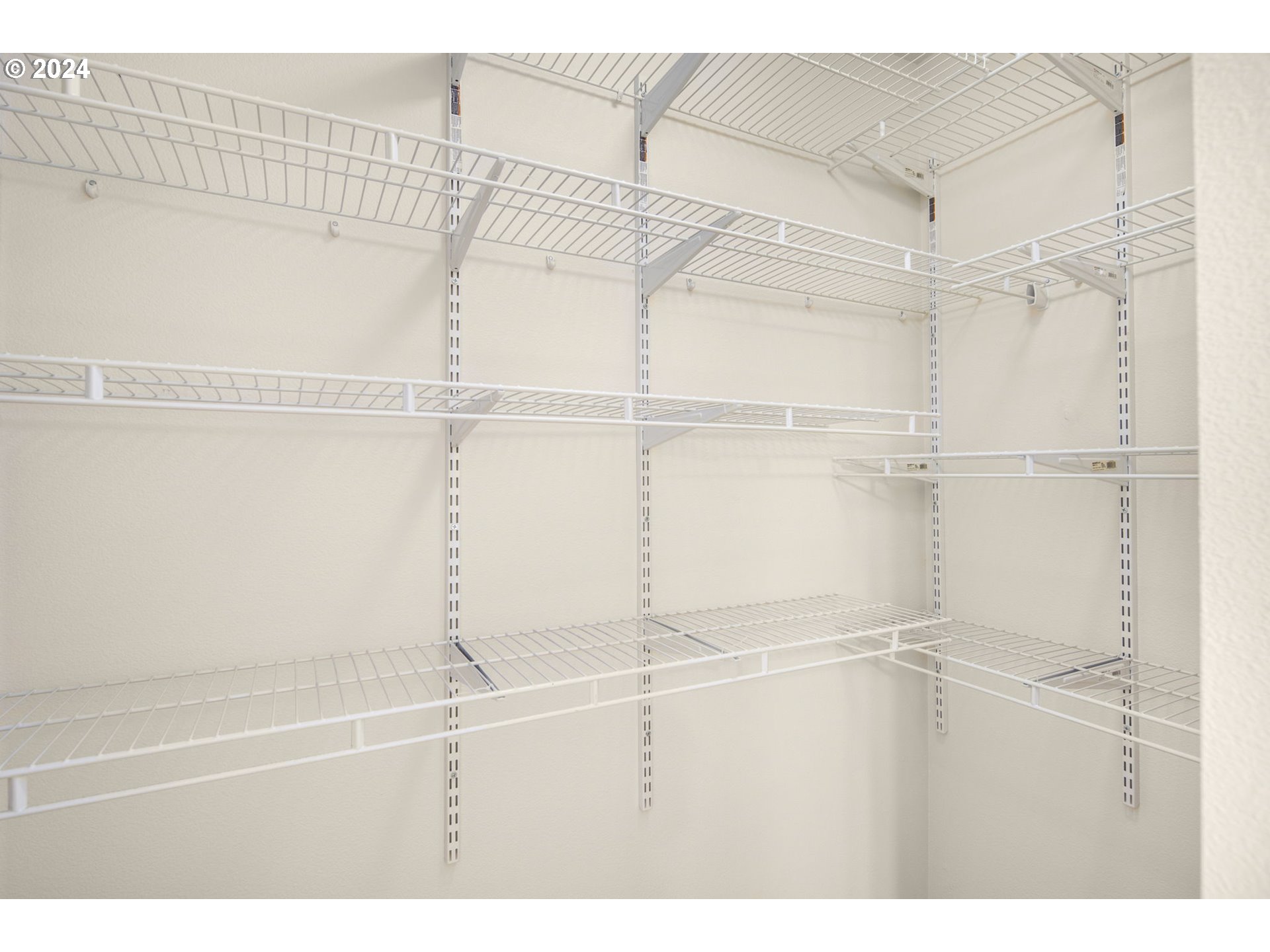 7623 NW BUCKTHORN WAY