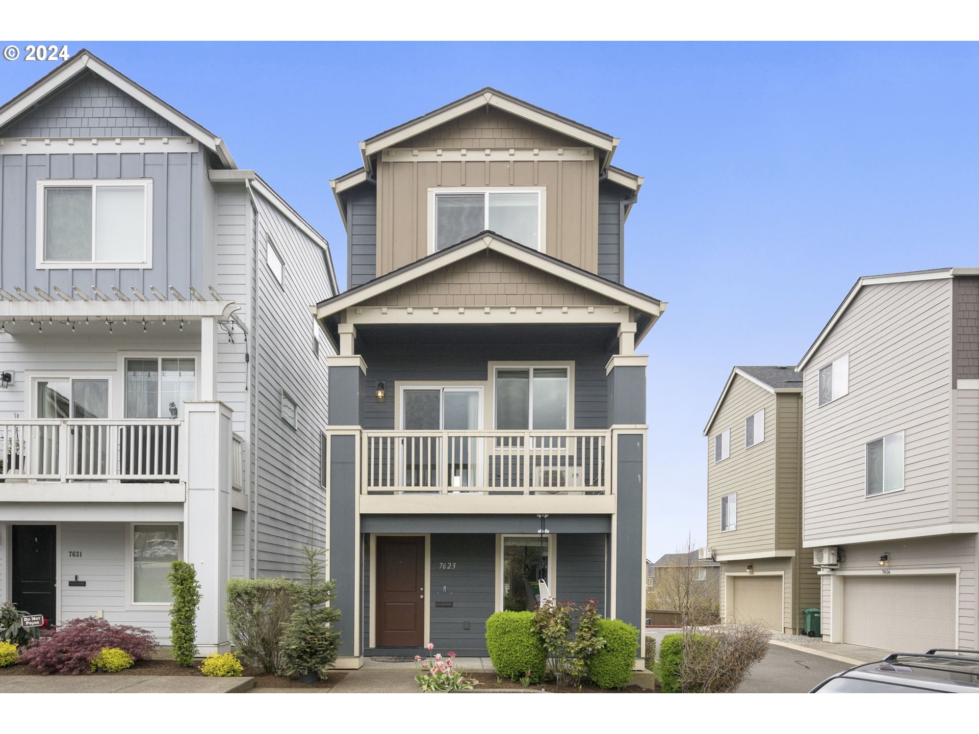 7623 NW BUCKTHORN WAY