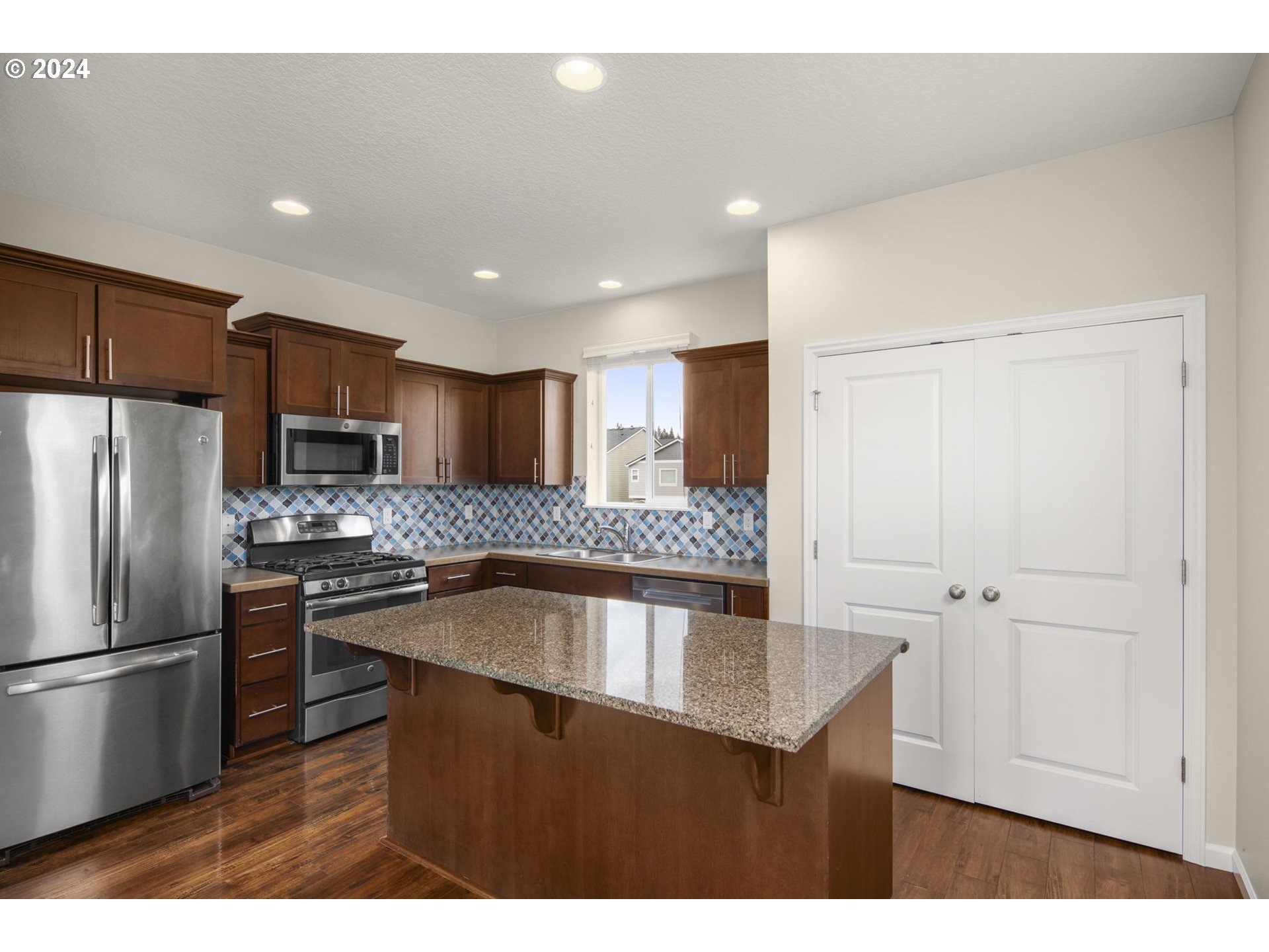 7623 NW BUCKTHORN WAY