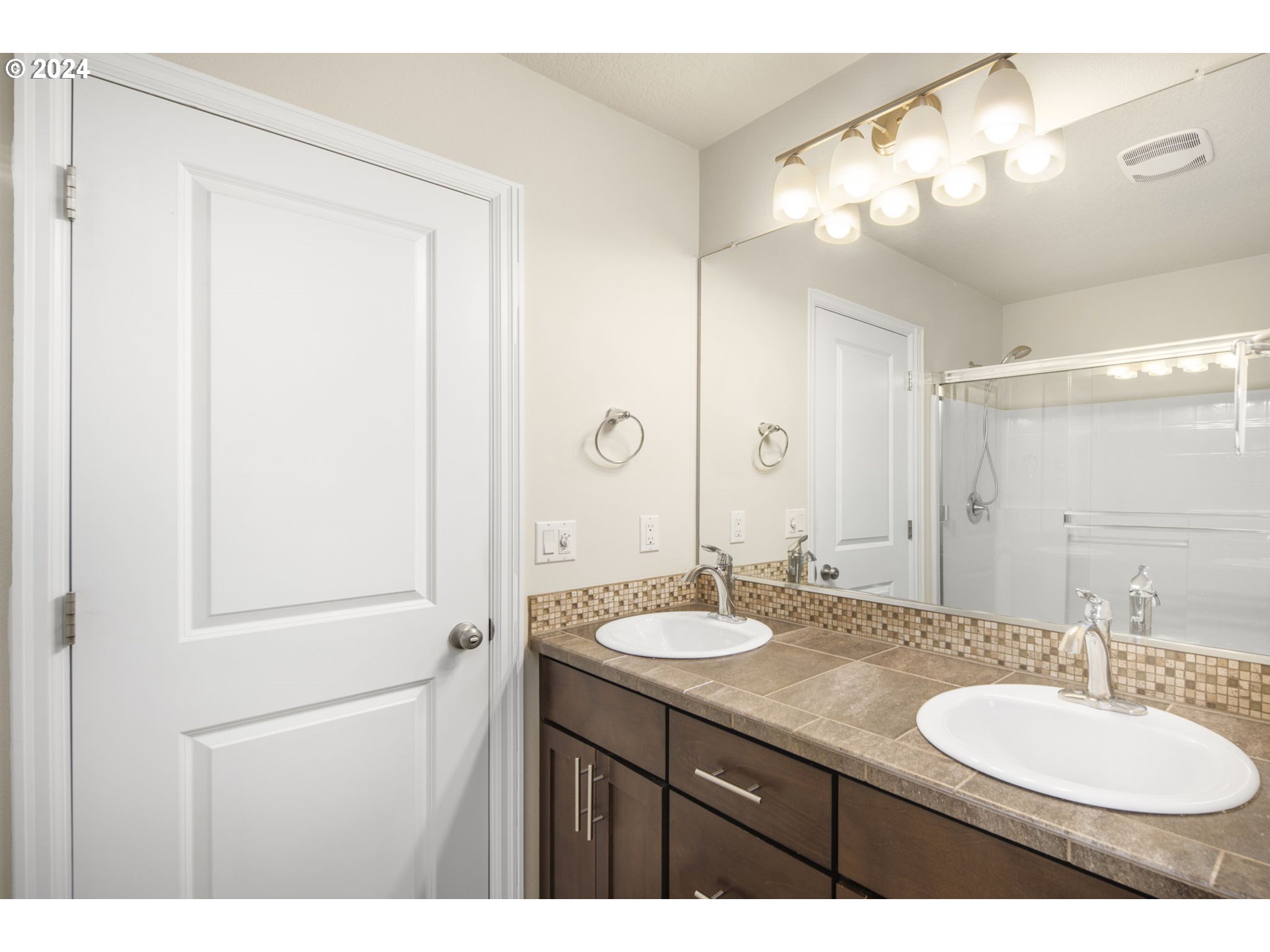 7623 NW BUCKTHORN WAY