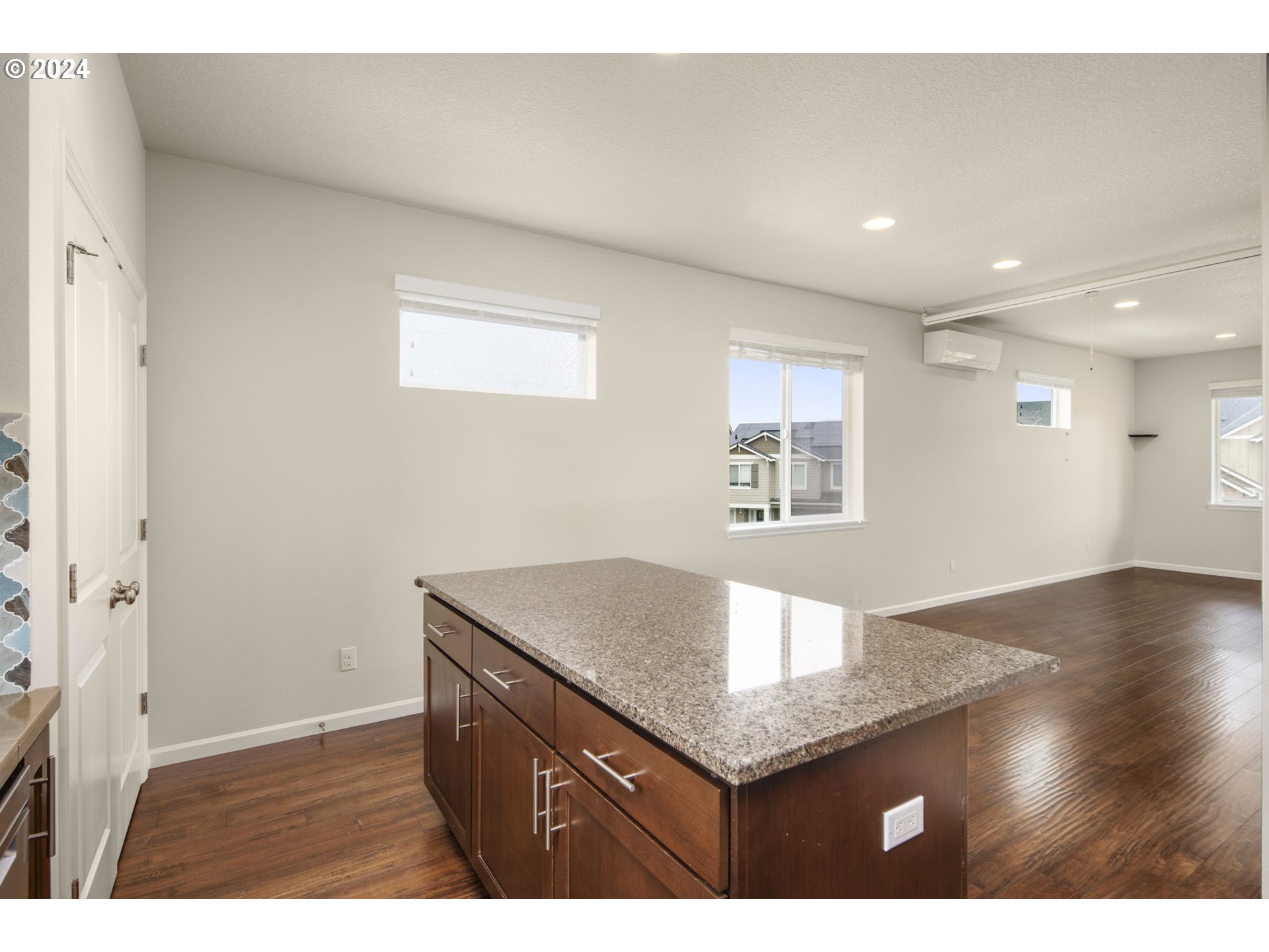 7623 NW BUCKTHORN WAY