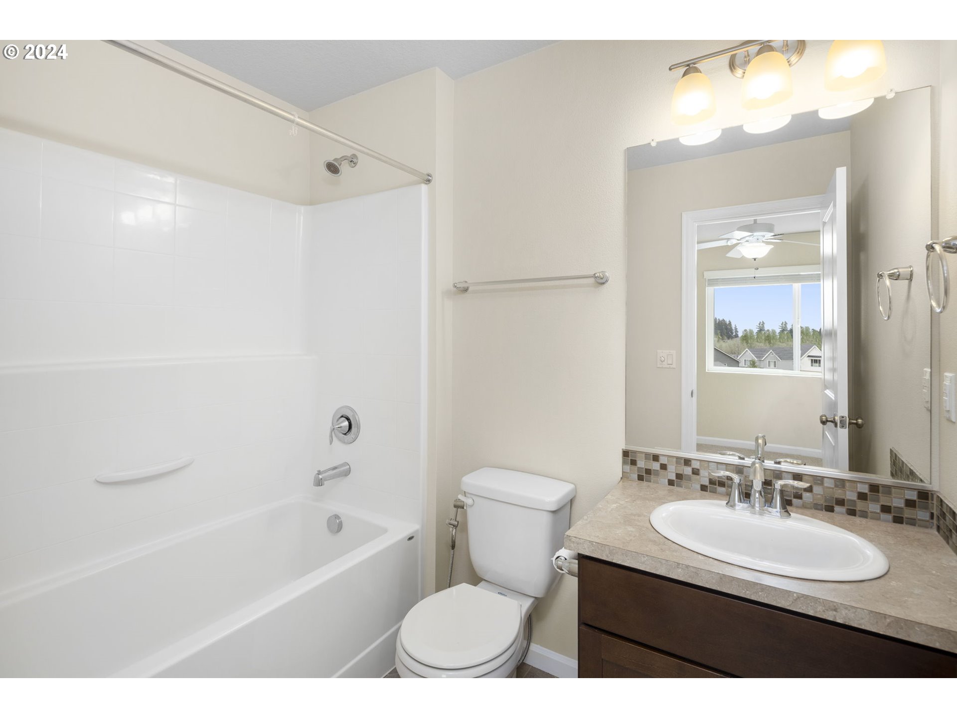 7623 NW BUCKTHORN WAY