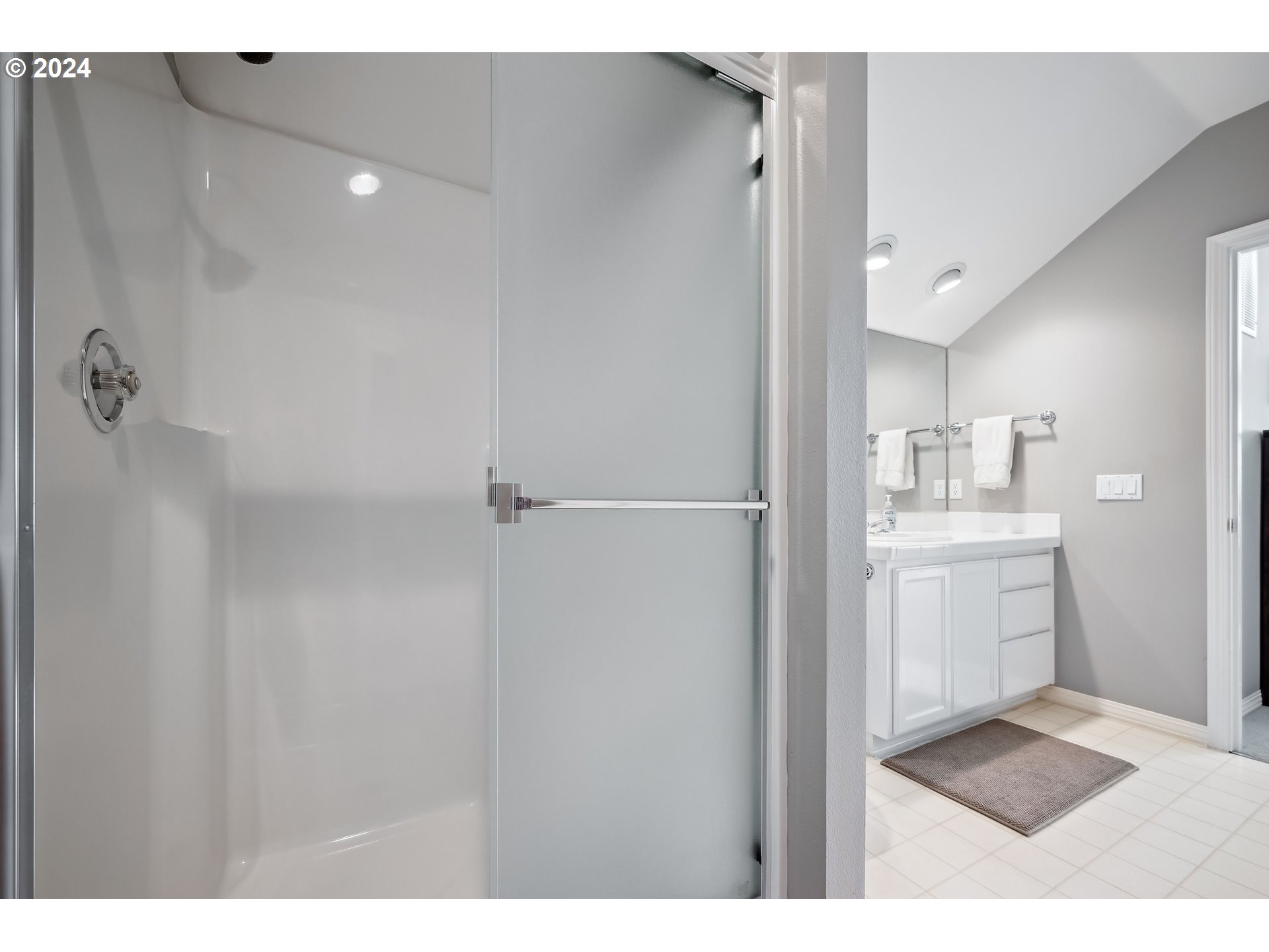 4054 NW GLENEAGLES PL