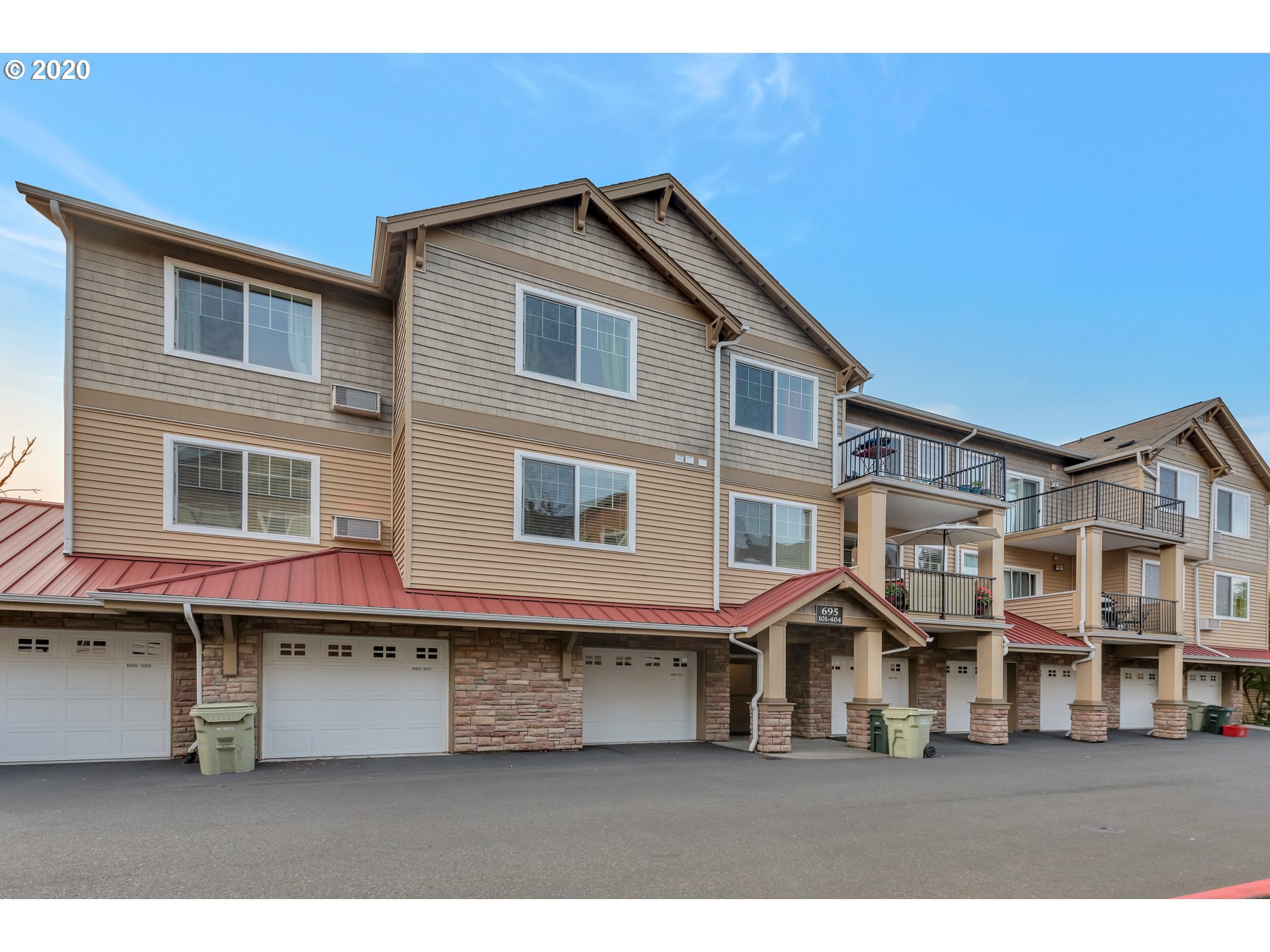 695 NW Falling Waters LN NW 401