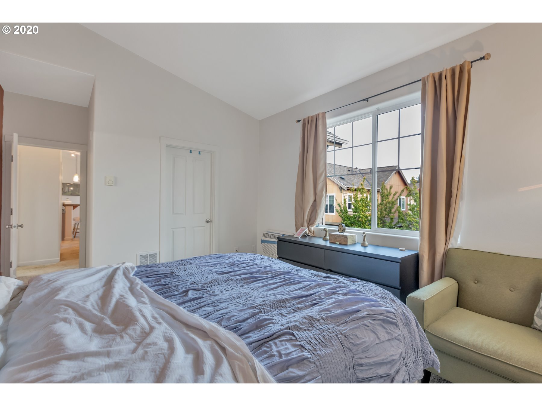 695 NW Falling Waters LN NW 401