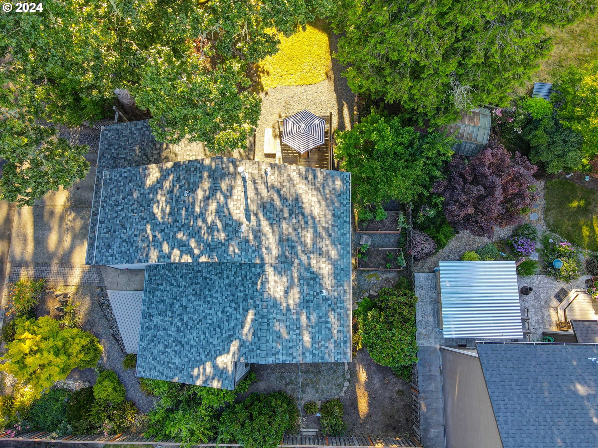 242 SW MEADOW DR