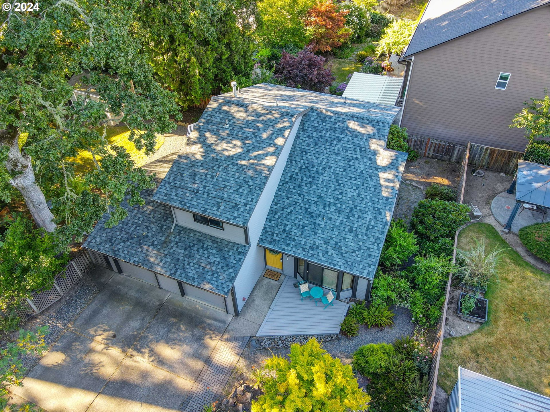 242 SW MEADOW DR