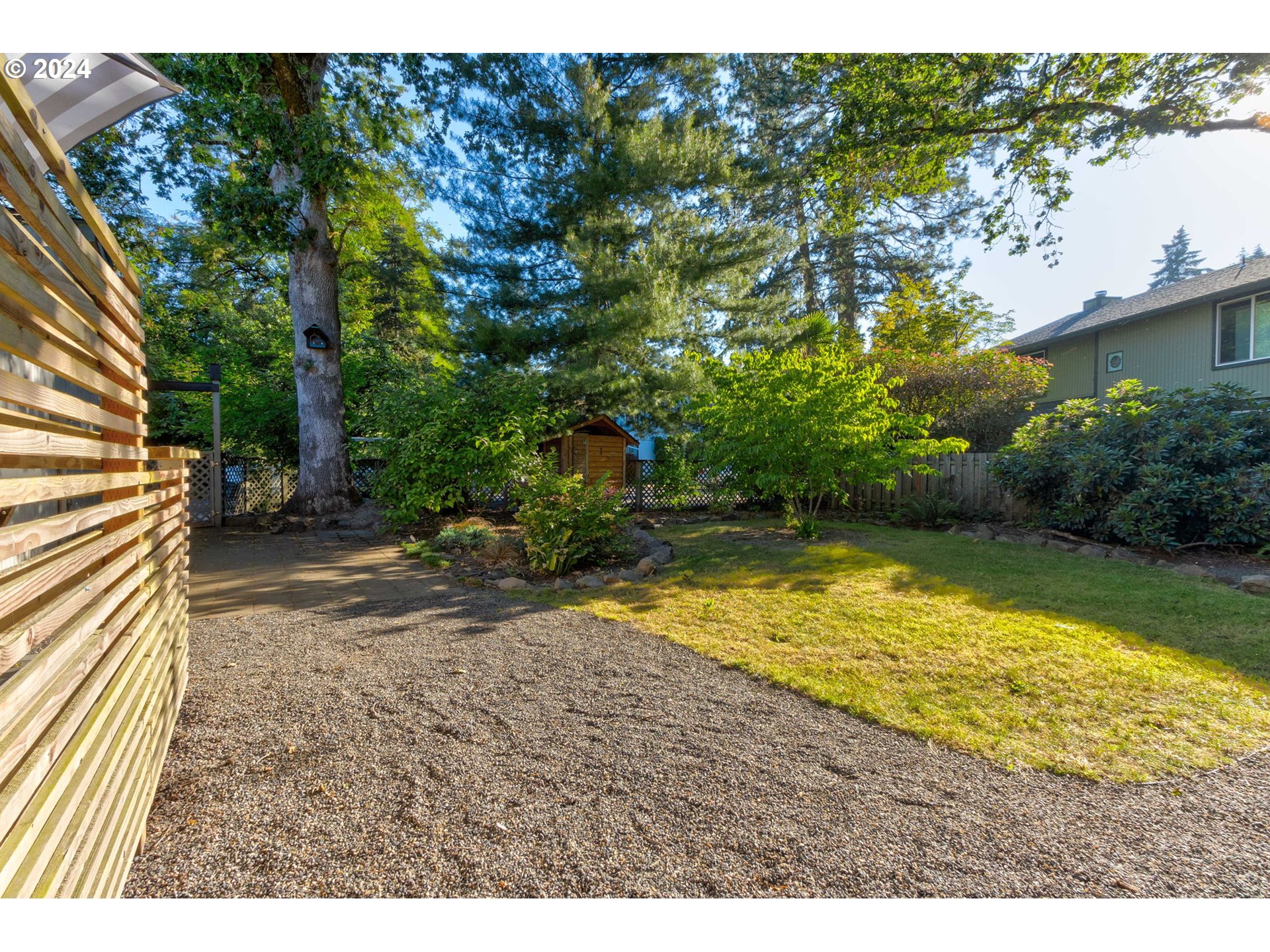 242 SW MEADOW DR
