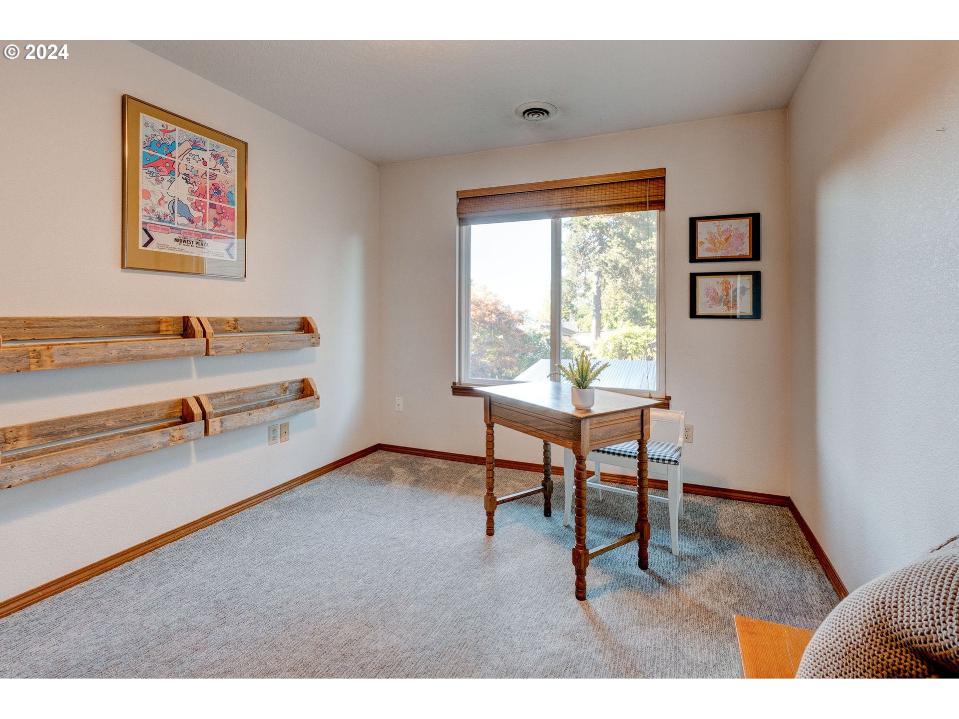 242 SW MEADOW DR