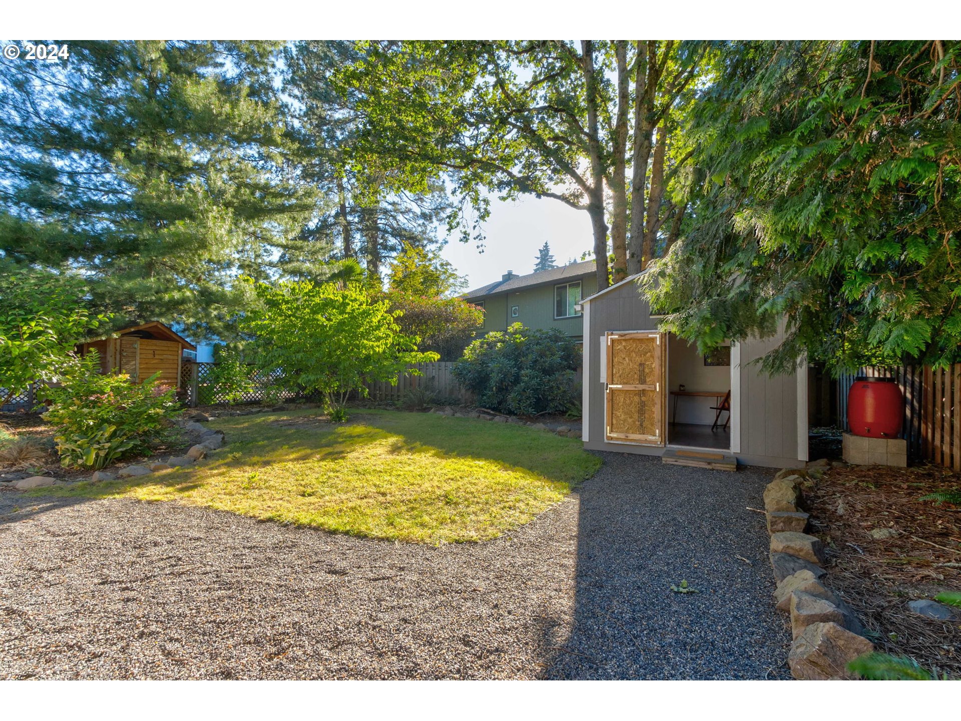 242 SW MEADOW DR