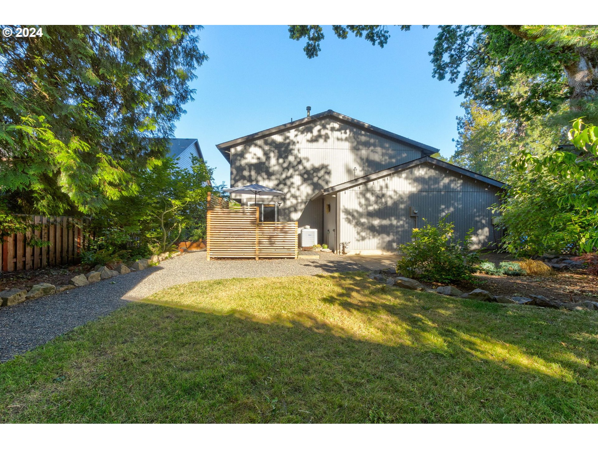 242 SW MEADOW DR
