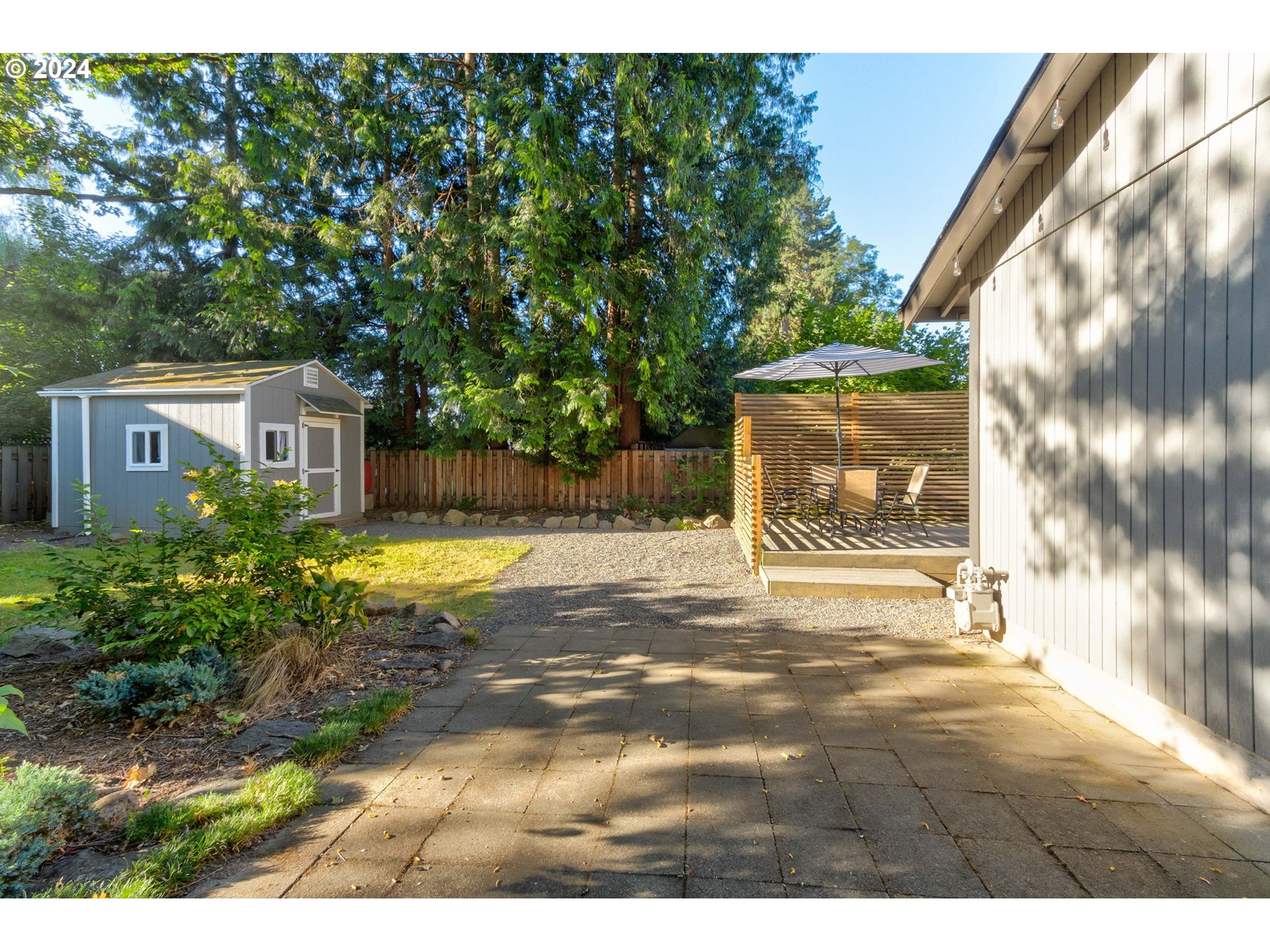 242 SW MEADOW DR